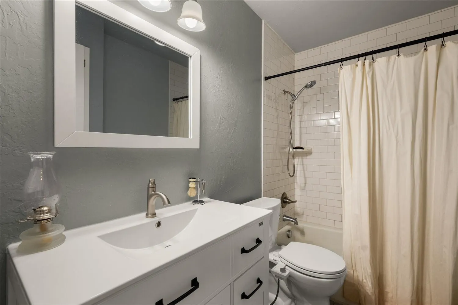 Single Family Residence For Sale in Hunt County , 6522 Finch Drive, Greenville, Texas 75402, 3 Bedroom, 2 Bathroom, Garage spaces, 1,650 Sqft, built in 1970, mls#21366257, Real Estate Agent in Greenville, Homes For Sale in Hunt county, Homes For Sale in Greenville, Realtor in Greenville Texas, Real Estate Brokerage Independent Realty Texas, Luminita Cordes Realtor