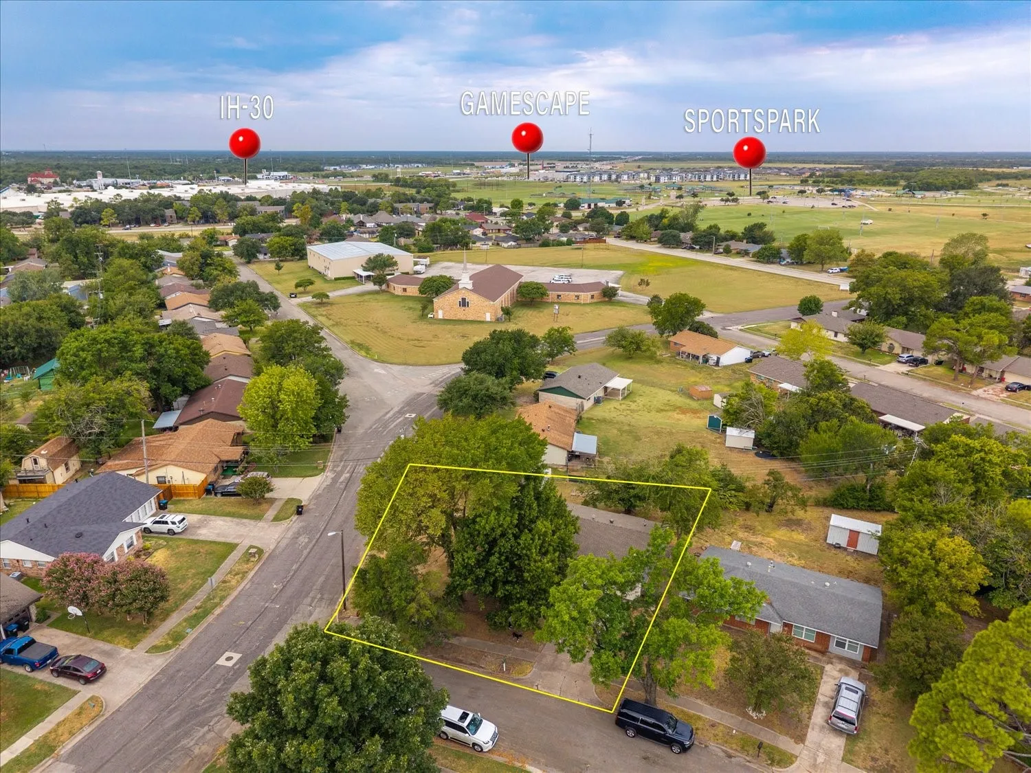 Single Family Residence For Sale in Hunt County , 6522 Finch Drive, Greenville, Texas 75402, 3 Bedroom, 2 Bathroom, Garage spaces, 1,650 Sqft, built in 1970, mls#21366257, Real Estate Agent in Greenville, Homes For Sale in Hunt county, Homes For Sale in Greenville, Realtor in Greenville Texas, Real Estate Brokerage Independent Realty Texas, Luminita Cordes Realtor