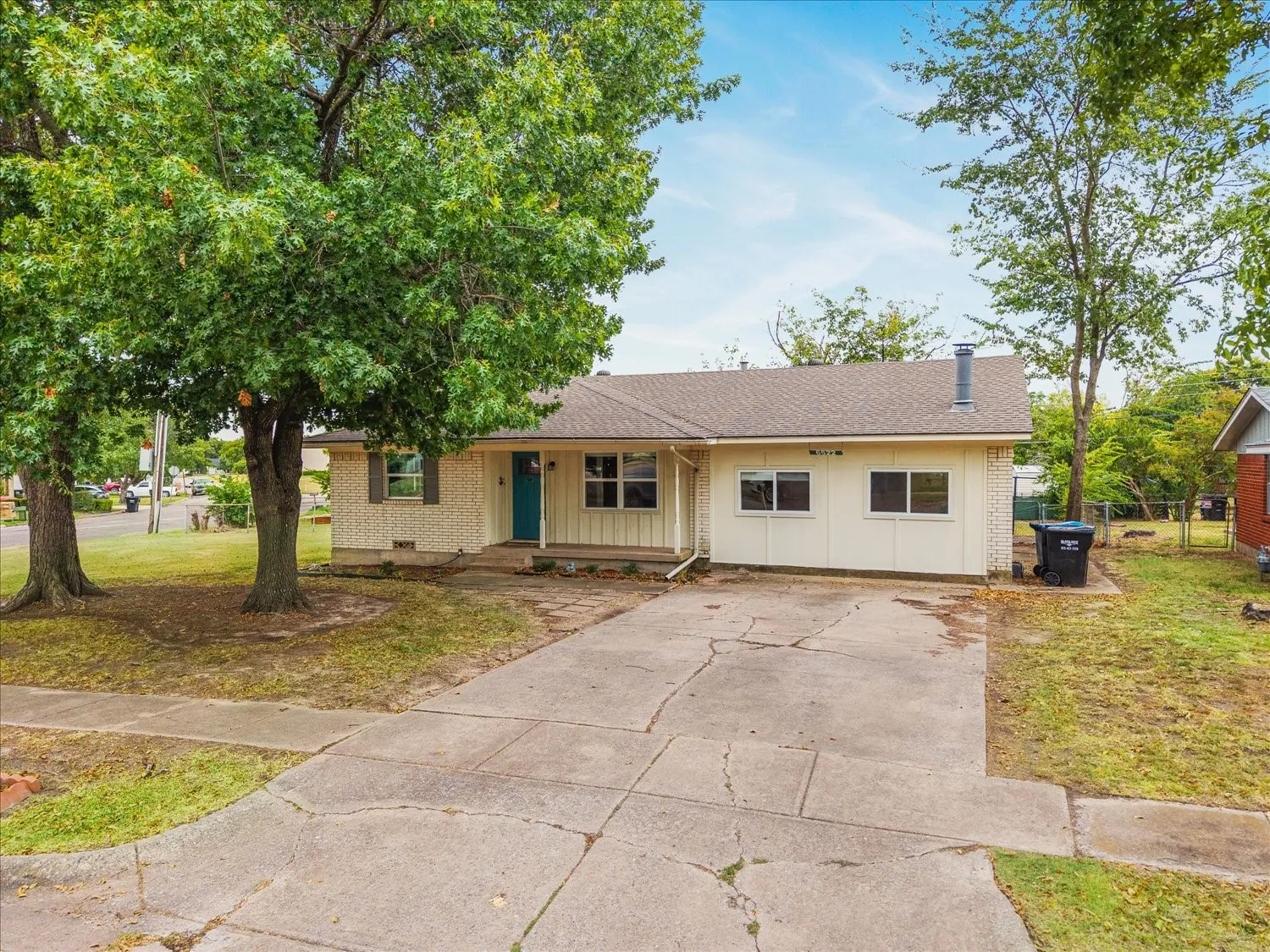 Single Family Residence For Sale in Hunt County , 6522 Finch Drive, Greenville, Texas 75402, 3 Bedroom, 2 Bathroom, Garage spaces, 1,650 Sqft, built in 1970, mls#21366257, Real Estate Agent in Greenville, Homes For Sale in Hunt county, Homes For Sale in Greenville, Realtor in Greenville Texas, Real Estate Brokerage Independent Realty Texas, Luminita Cordes Realtor
