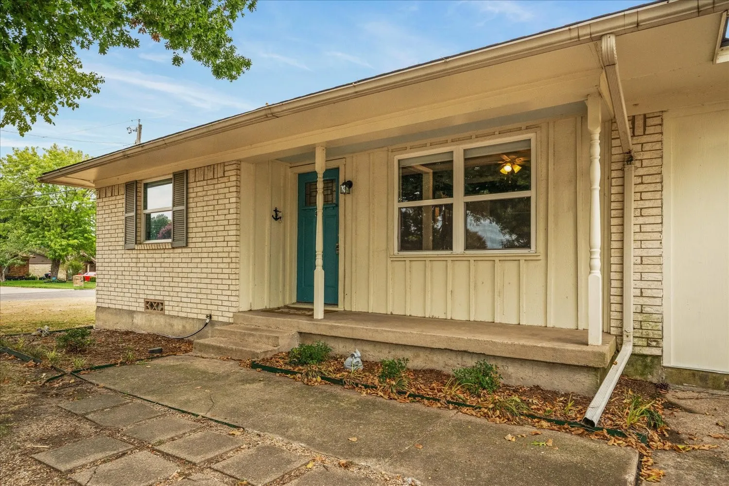 Single Family Residence For Sale in Hunt County , 6522 Finch Drive, Greenville, Texas 75402, 3 Bedroom, 2 Bathroom, Garage spaces, 1,650 Sqft, built in 1970, mls#21366257, Real Estate Agent in Greenville, Homes For Sale in Hunt county, Homes For Sale in Greenville, Realtor in Greenville Texas, Real Estate Brokerage Independent Realty Texas, Luminita Cordes Realtor