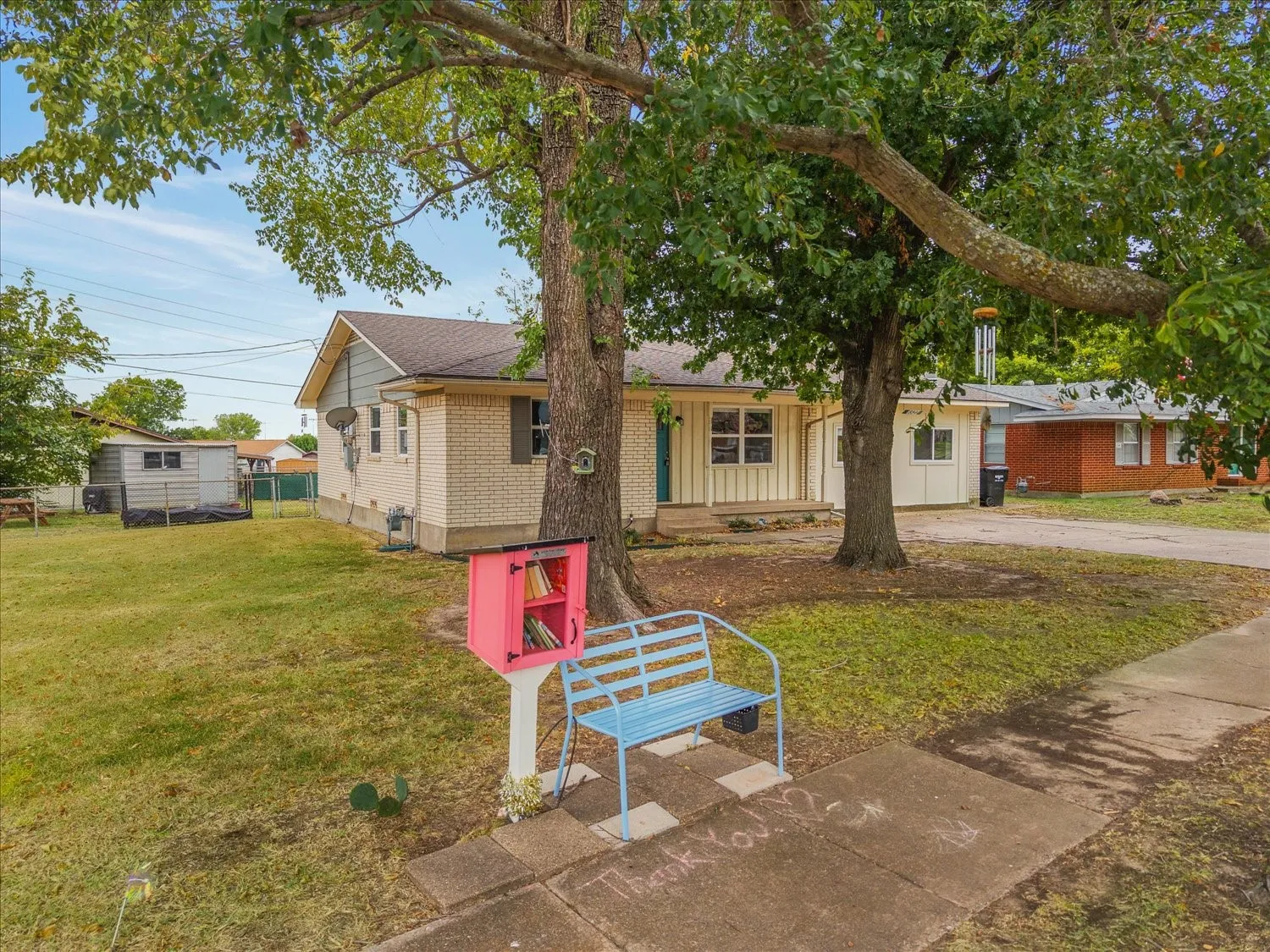 Single Family Residence For Sale in Hunt County , 6522 Finch Drive, Greenville, Texas 75402, 3 Bedroom, 2 Bathroom, Garage spaces, 1,650 Sqft, built in 1970, mls#21366257, Real Estate Agent in Greenville, Homes For Sale in Hunt county, Homes For Sale in Greenville, Realtor in Greenville Texas, Real Estate Brokerage Independent Realty Texas, Luminita Cordes Realtor