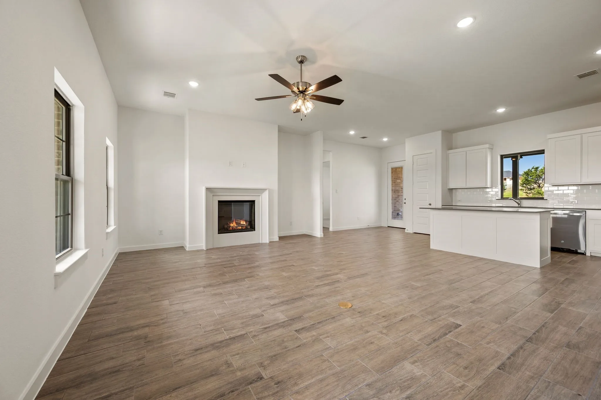 Single Family Residence For Sale in Parker County , 1013 Gatlin Court, Springtown, Texas 76082, 3 Bedroom, 2 Bathroom, 2 Garage spaces, 1,856 Sqft, built in 2026, mls#21371447, Real Estate Agent in Springtown, Homes For Sale in Parker county, Homes For Sale in Springtown, Realtor in Springtown Texas, Real Estate Brokerage Independent Realty Texas, Luminita Cordes Realtor