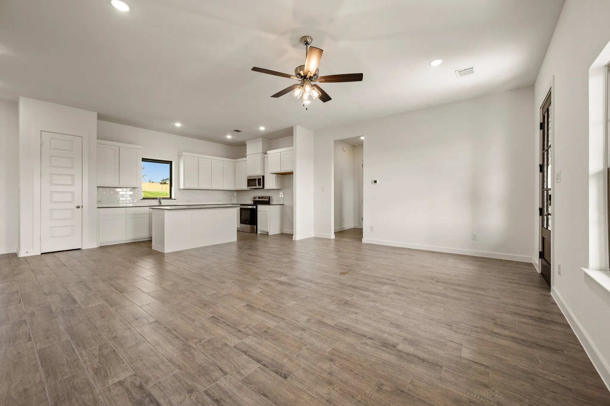 Single Family Residence For Sale in Parker County , 1013 Gatlin Court, Springtown, Texas 76082, 3 Bedroom, 2 Bathroom, 2 Garage spaces, 1,856 Sqft, built in 2026, mls#21371447, Real Estate Agent in Springtown, Homes For Sale in Parker county, Homes For Sale in Springtown, Realtor in Springtown Texas, Real Estate Brokerage Independent Realty Texas, Luminita Cordes Realtor