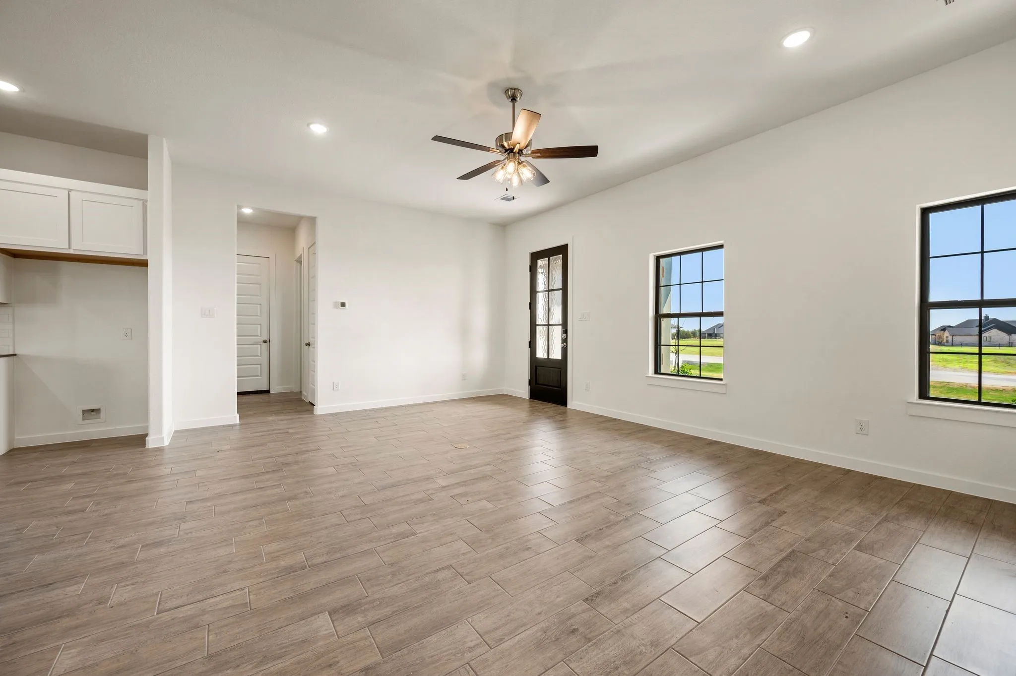 Single Family Residence For Sale in Parker County , 1013 Gatlin Court, Springtown, Texas 76082, 3 Bedroom, 2 Bathroom, 2 Garage spaces, 1,856 Sqft, built in 2026, mls#21371447, Real Estate Agent in Springtown, Homes For Sale in Parker county, Homes For Sale in Springtown, Realtor in Springtown Texas, Real Estate Brokerage Independent Realty Texas, Luminita Cordes Realtor
