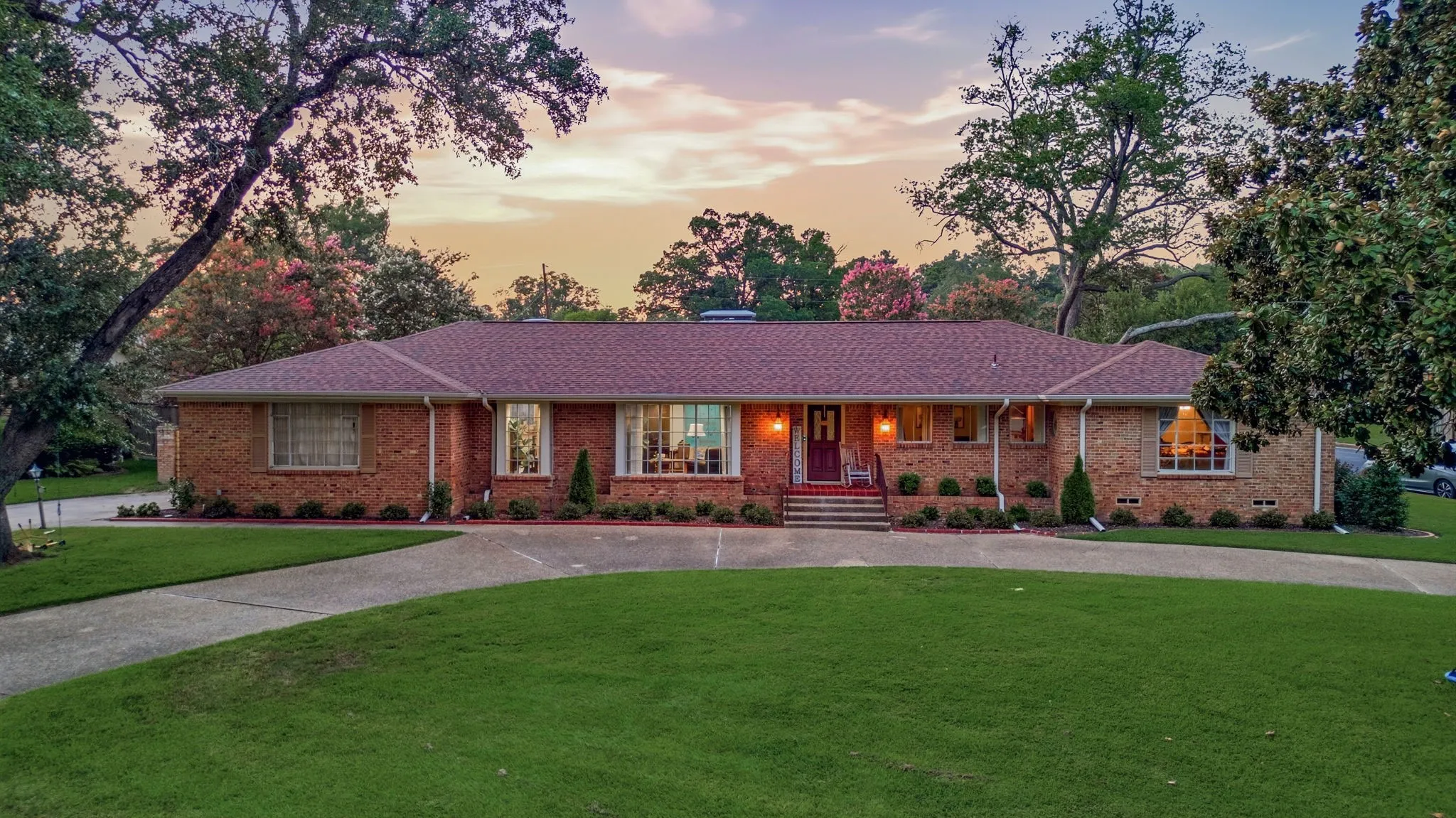 Single Family Residence For Sale in Smith County , 1936 Montrose Drive, Tyler, Texas 75701, 4 Bedroom, 3 Bathroom, 2 Garage spaces, 3,293 Sqft, built in 1957, mls#21371451, Real Estate Agent in Tyler, Homes For Sale in Smith county, Homes For Sale in Tyler, Realtor in Tyler Texas, Real Estate Brokerage Independent Realty Texas, Luminita Cordes Realtor