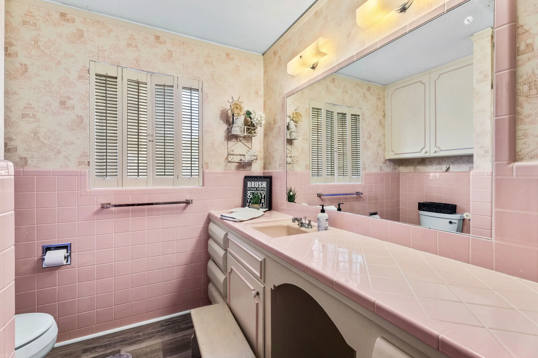 Single Family Residence For Sale in Smith County , 1936 Montrose Drive, Tyler, Texas 75701, 4 Bedroom, 3 Bathroom, 2 Garage spaces, 3,293 Sqft, built in 1957, mls#21371451, Real Estate Agent in Tyler, Homes For Sale in Smith county, Homes For Sale in Tyler, Realtor in Tyler Texas, Real Estate Brokerage Independent Realty Texas, Luminita Cordes Realtor