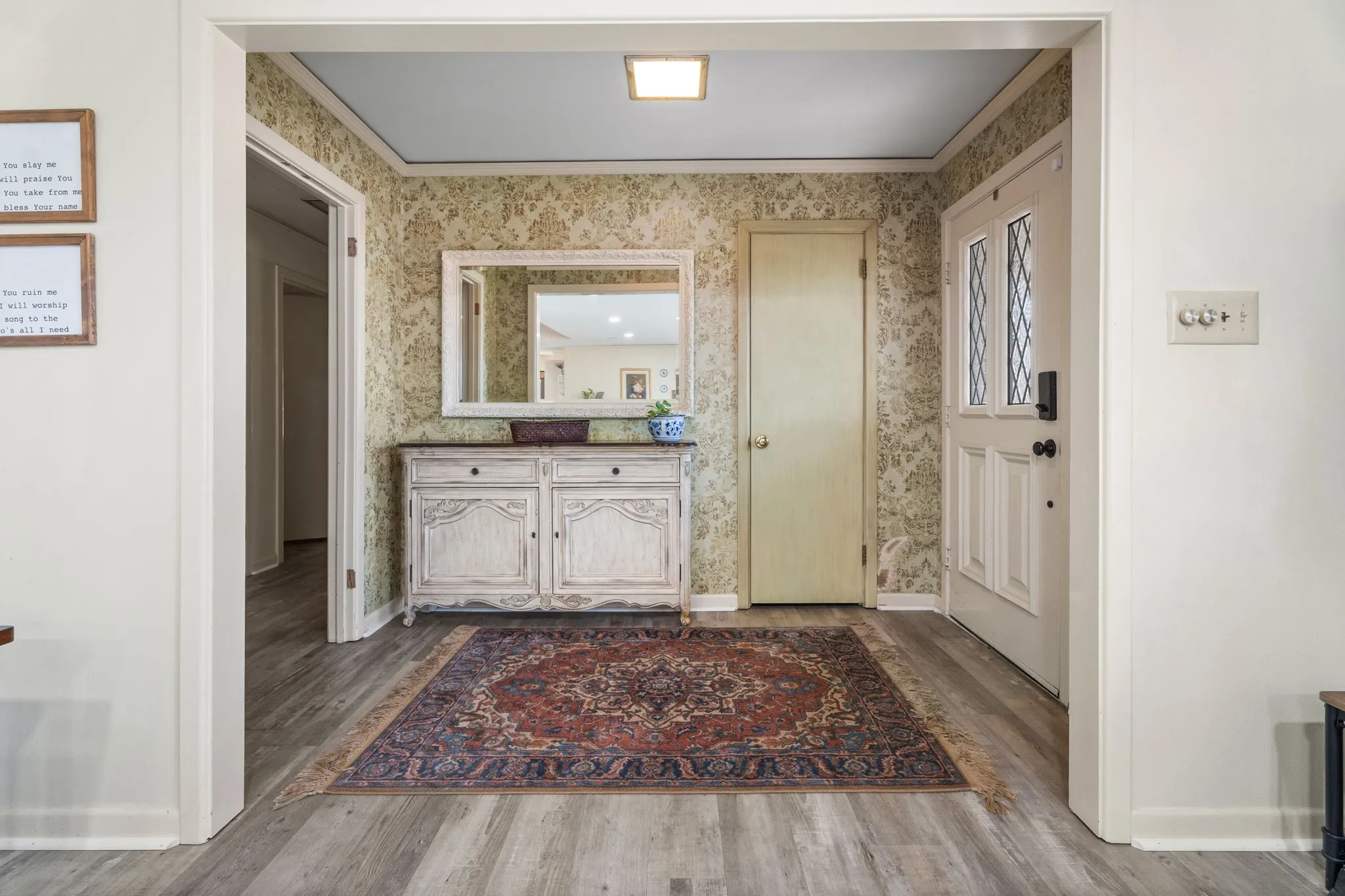 Single Family Residence For Sale in Smith County , 1936 Montrose Drive, Tyler, Texas 75701, 4 Bedroom, 3 Bathroom, 2 Garage spaces, 3,293 Sqft, built in 1957, mls#21371451, Real Estate Agent in Tyler, Homes For Sale in Smith county, Homes For Sale in Tyler, Realtor in Tyler Texas, Real Estate Brokerage Independent Realty Texas, Luminita Cordes Realtor
