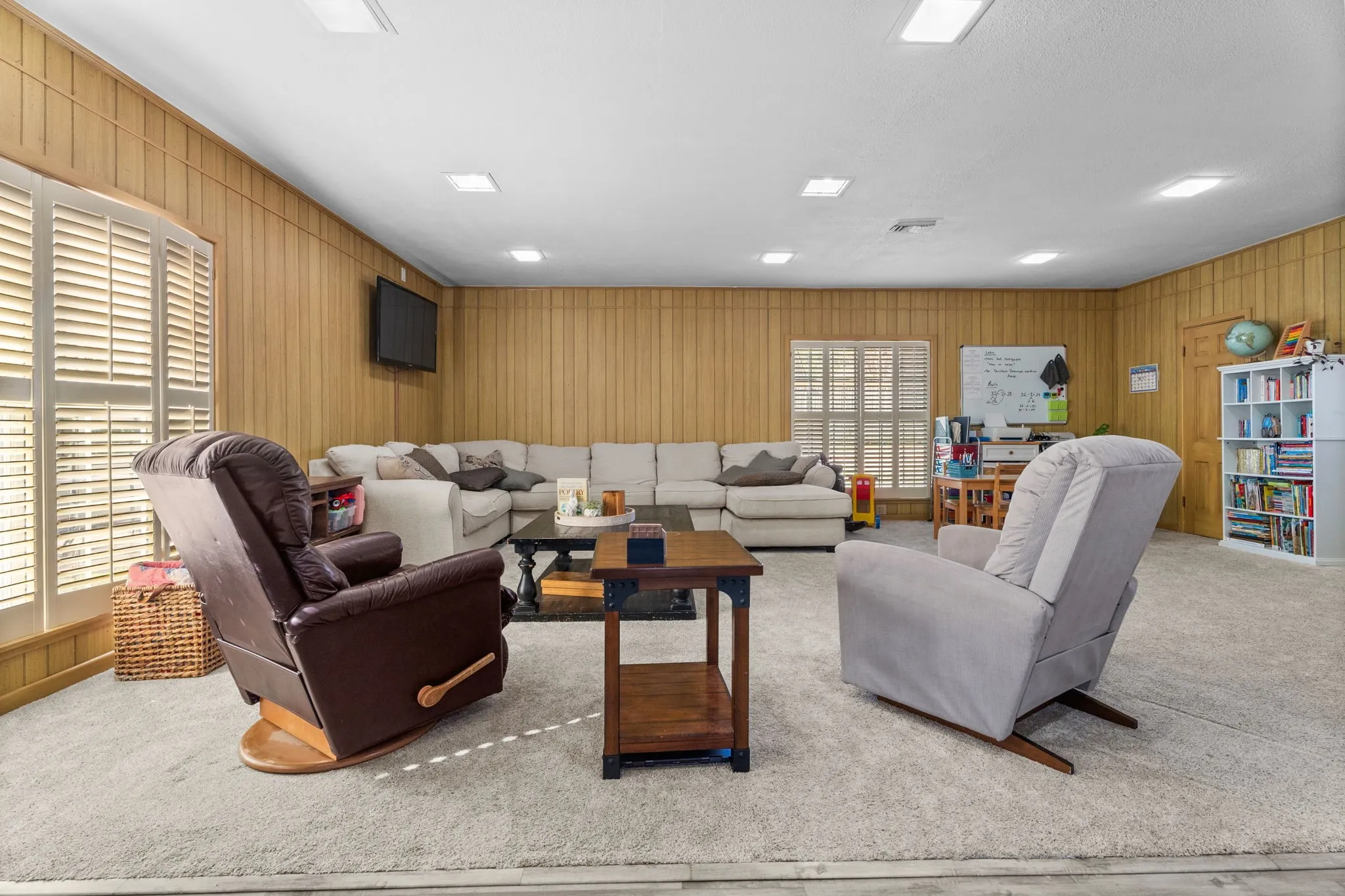 Single Family Residence For Sale in Smith County , 1936 Montrose Drive, Tyler, Texas 75701, 4 Bedroom, 3 Bathroom, 2 Garage spaces, 3,293 Sqft, built in 1957, mls#21371451, Real Estate Agent in Tyler, Homes For Sale in Smith county, Homes For Sale in Tyler, Realtor in Tyler Texas, Real Estate Brokerage Independent Realty Texas, Luminita Cordes Realtor