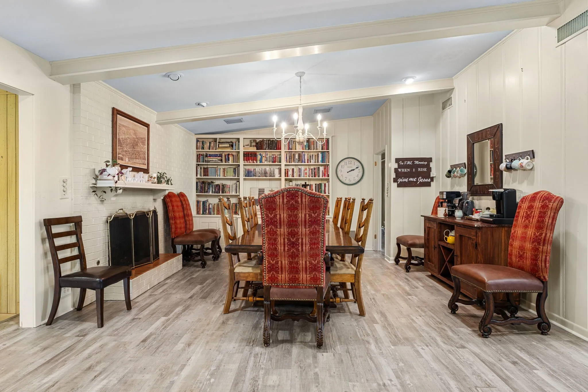 Single Family Residence For Sale in Smith County , 1936 Montrose Drive, Tyler, Texas 75701, 4 Bedroom, 3 Bathroom, 2 Garage spaces, 3,293 Sqft, built in 1957, mls#21371451, Real Estate Agent in Tyler, Homes For Sale in Smith county, Homes For Sale in Tyler, Realtor in Tyler Texas, Real Estate Brokerage Independent Realty Texas, Luminita Cordes Realtor
