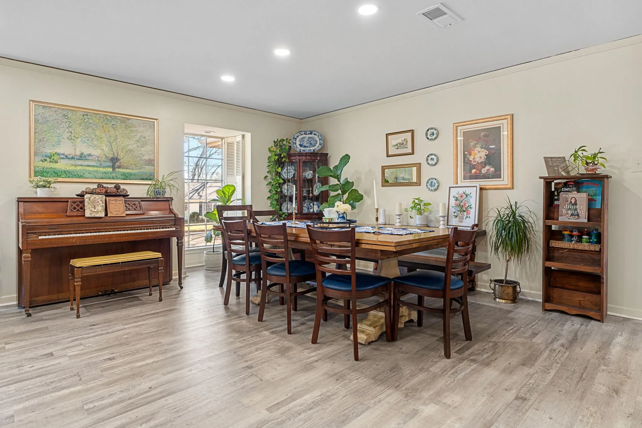 Single Family Residence For Sale in Smith County , 1936 Montrose Drive, Tyler, Texas 75701, 4 Bedroom, 3 Bathroom, 2 Garage spaces, 3,293 Sqft, built in 1957, mls#21371451, Real Estate Agent in Tyler, Homes For Sale in Smith county, Homes For Sale in Tyler, Realtor in Tyler Texas, Real Estate Brokerage Independent Realty Texas, Luminita Cordes Realtor