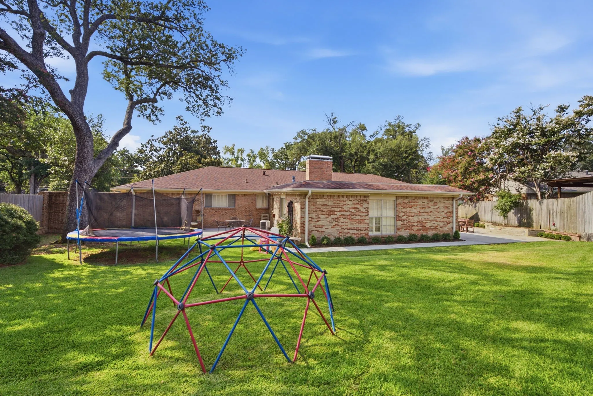 Single Family Residence For Sale in Smith County , 1936 Montrose Drive, Tyler, Texas 75701, 4 Bedroom, 3 Bathroom, 2 Garage spaces, 3,293 Sqft, built in 1957, mls#21371451, Real Estate Agent in Tyler, Homes For Sale in Smith county, Homes For Sale in Tyler, Realtor in Tyler Texas, Real Estate Brokerage Independent Realty Texas, Luminita Cordes Realtor