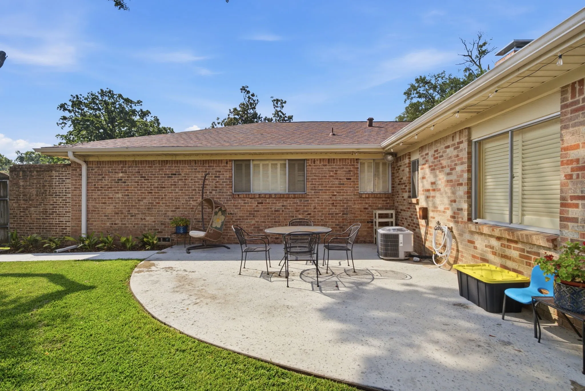 Single Family Residence For Sale in Smith County , 1936 Montrose Drive, Tyler, Texas 75701, 4 Bedroom, 3 Bathroom, 2 Garage spaces, 3,293 Sqft, built in 1957, mls#21371451, Real Estate Agent in Tyler, Homes For Sale in Smith county, Homes For Sale in Tyler, Realtor in Tyler Texas, Real Estate Brokerage Independent Realty Texas, Luminita Cordes Realtor