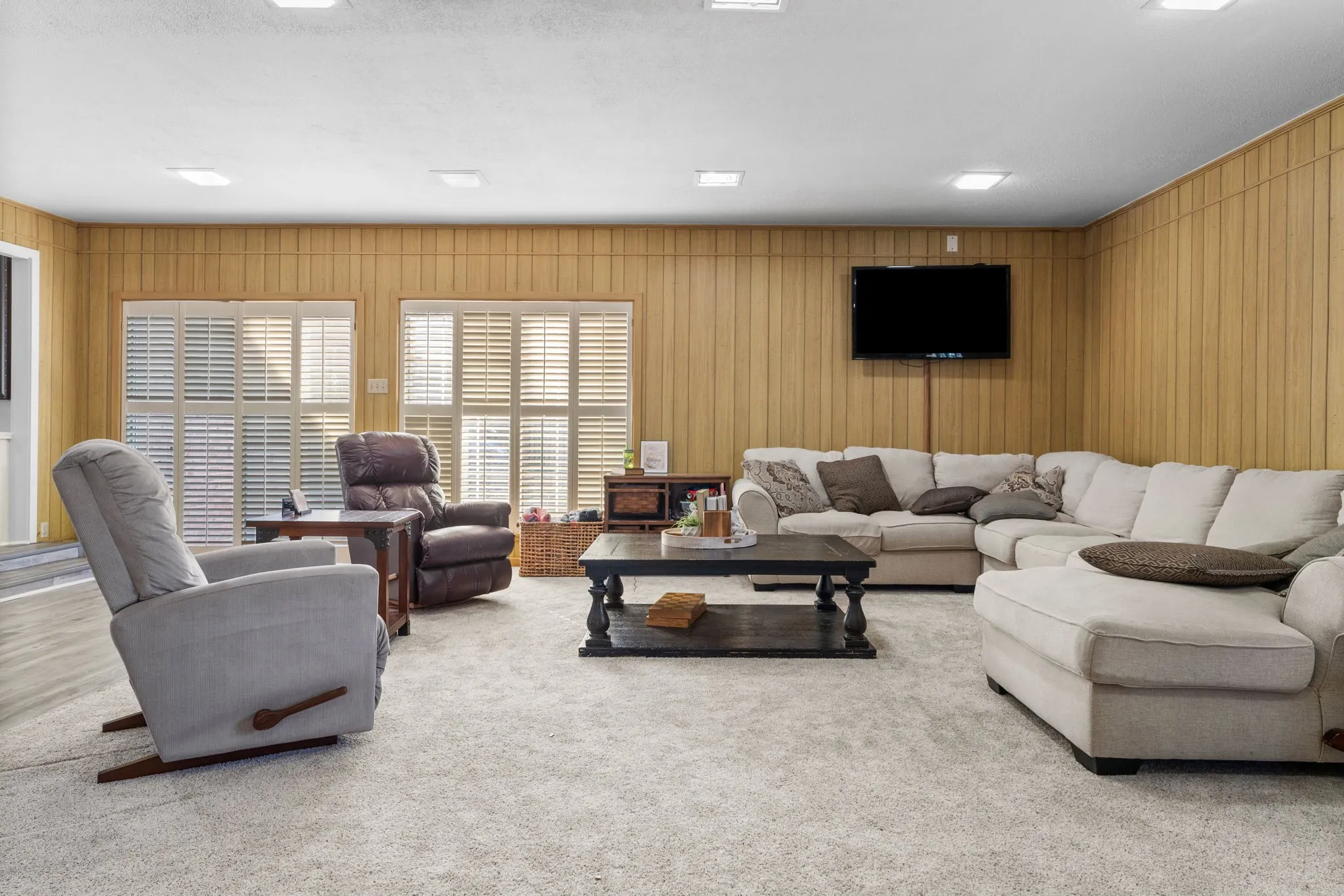 Single Family Residence For Sale in Smith County , 1936 Montrose Drive, Tyler, Texas 75701, 4 Bedroom, 3 Bathroom, 2 Garage spaces, 3,293 Sqft, built in 1957, mls#21371451, Real Estate Agent in Tyler, Homes For Sale in Smith county, Homes For Sale in Tyler, Realtor in Tyler Texas, Real Estate Brokerage Independent Realty Texas, Luminita Cordes Realtor