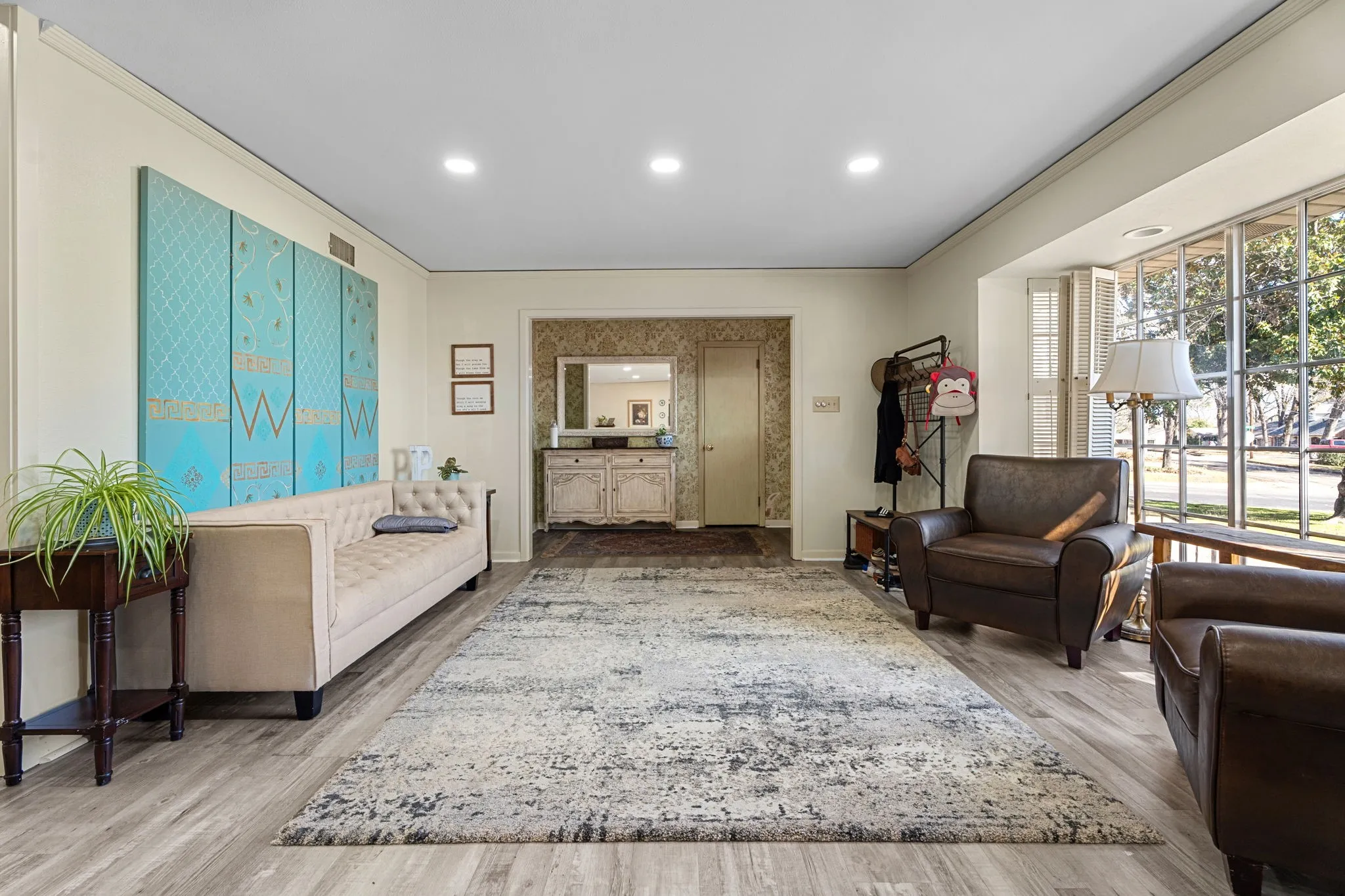 Single Family Residence For Sale in Smith County , 1936 Montrose Drive, Tyler, Texas 75701, 4 Bedroom, 3 Bathroom, 2 Garage spaces, 3,293 Sqft, built in 1957, mls#21371451, Real Estate Agent in Tyler, Homes For Sale in Smith county, Homes For Sale in Tyler, Realtor in Tyler Texas, Real Estate Brokerage Independent Realty Texas, Luminita Cordes Realtor