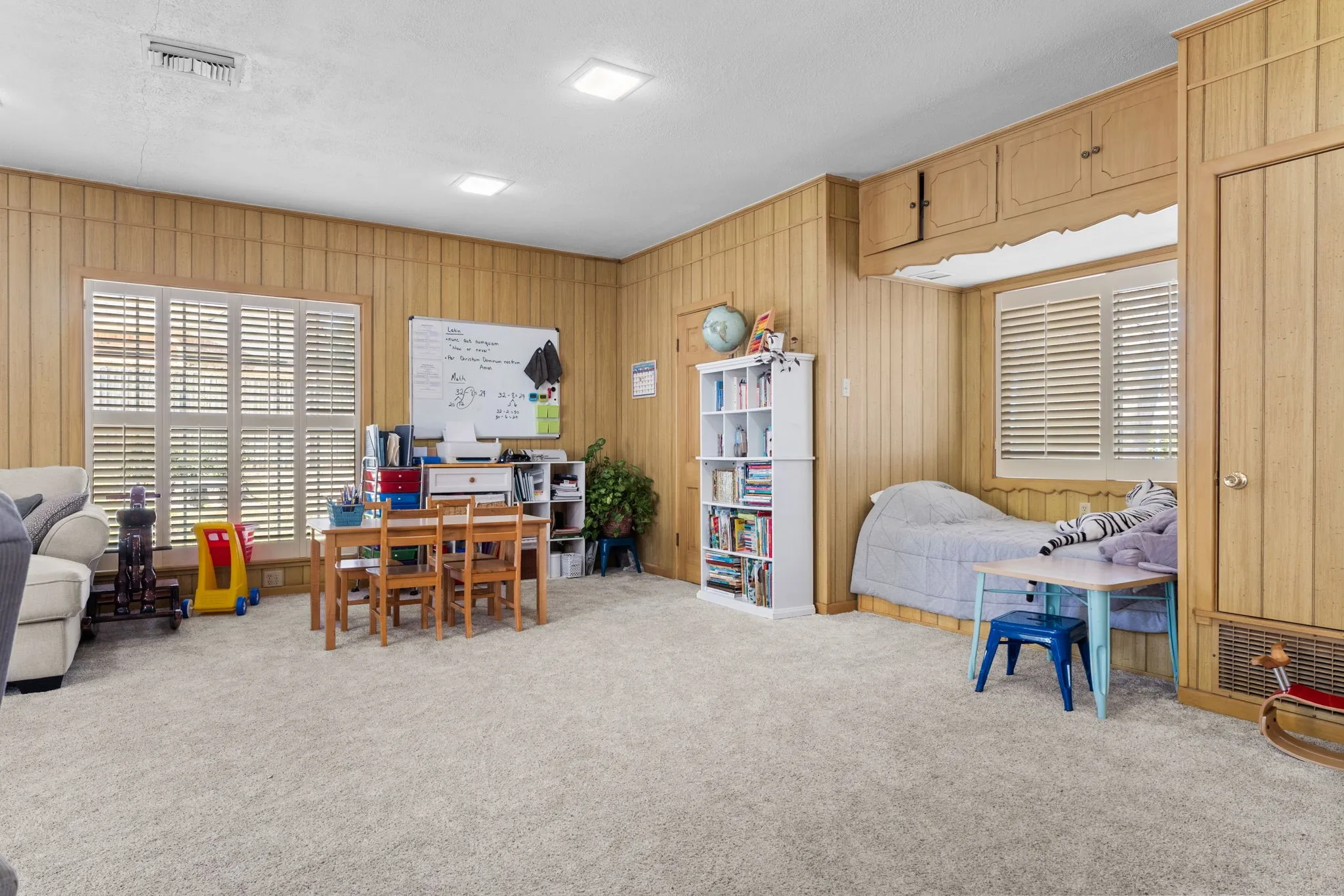Single Family Residence For Sale in Smith County , 1936 Montrose Drive, Tyler, Texas 75701, 4 Bedroom, 3 Bathroom, 2 Garage spaces, 3,293 Sqft, built in 1957, mls#21371451, Real Estate Agent in Tyler, Homes For Sale in Smith county, Homes For Sale in Tyler, Realtor in Tyler Texas, Real Estate Brokerage Independent Realty Texas, Luminita Cordes Realtor
