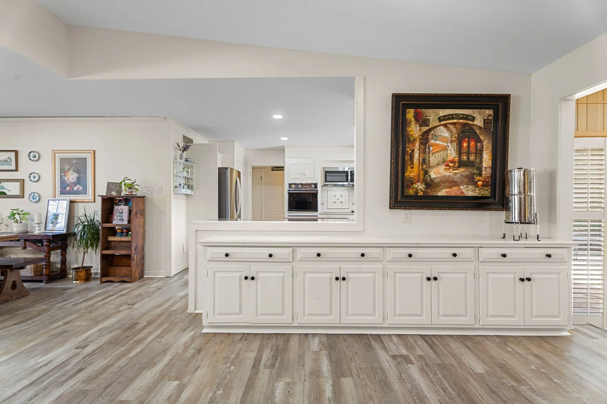Single Family Residence For Sale in Smith County , 1936 Montrose Drive, Tyler, Texas 75701, 4 Bedroom, 3 Bathroom, 2 Garage spaces, 3,293 Sqft, built in 1957, mls#21371451, Real Estate Agent in Tyler, Homes For Sale in Smith county, Homes For Sale in Tyler, Realtor in Tyler Texas, Real Estate Brokerage Independent Realty Texas, Luminita Cordes Realtor