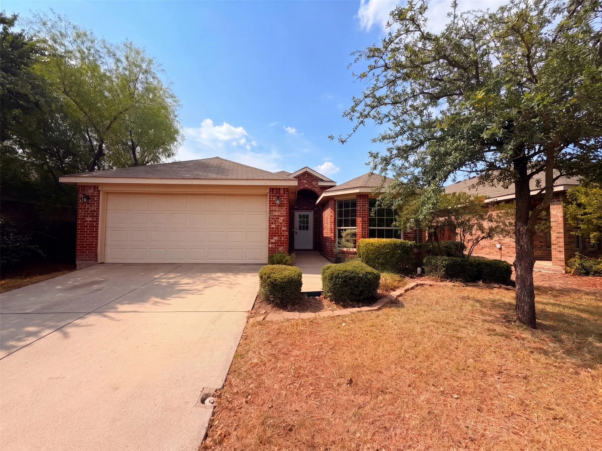 Single Family Residence For Sale in Kaufman County , 2011 Allyson Drive, Heartland, Texas 75126, 3 Bedroom, 2 Bathroom, 2 Garage spaces, 1,527 Sqft, built in 2009, mls#21371449, Real Estate Agent in Heartland, Homes For Sale in Kaufman county, Homes For Sale in Heartland, Realtor in Heartland Texas, Real Estate Brokerage Independent Realty Texas, Luminita Cordes Realtor