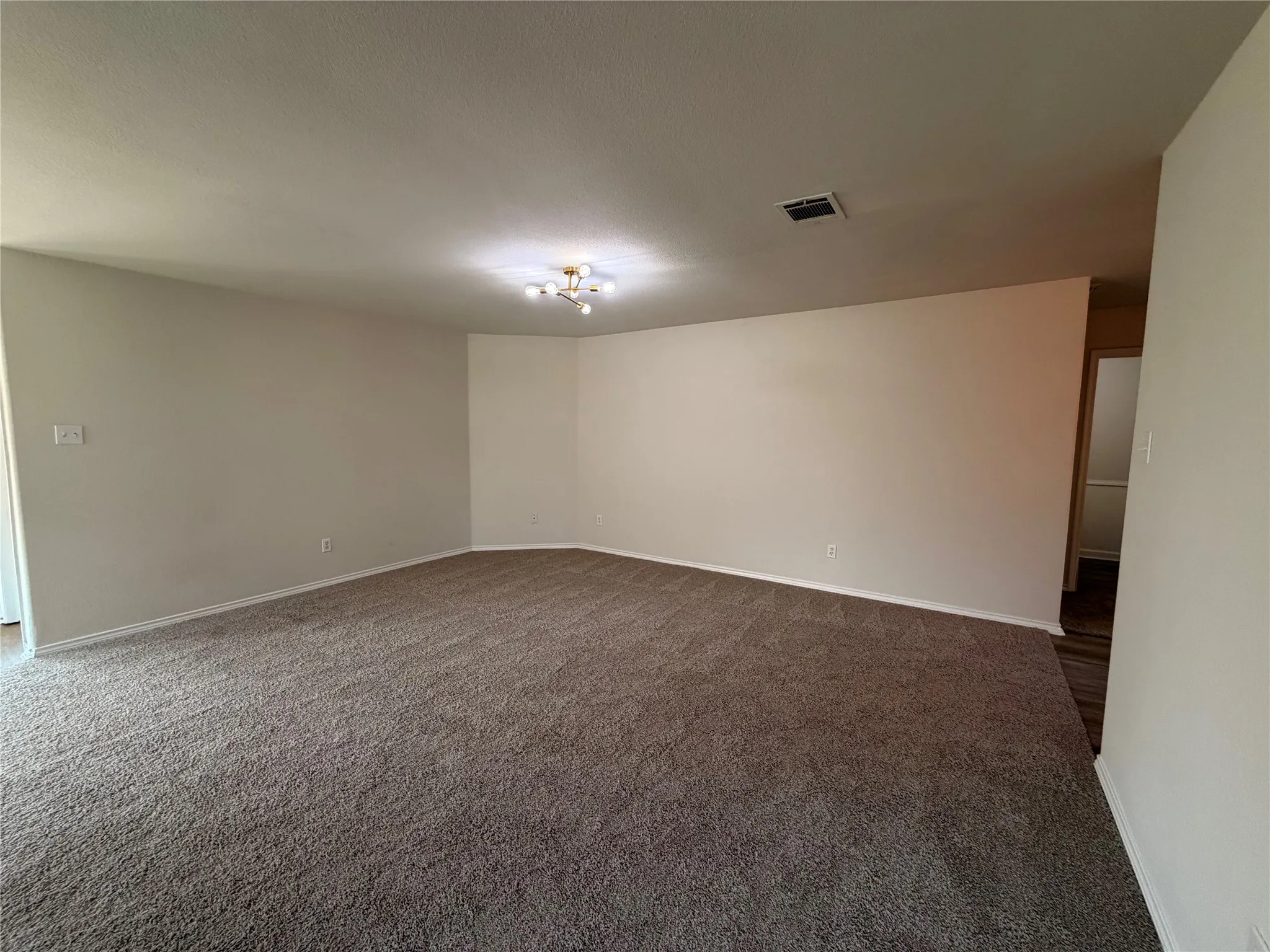 Single Family Residence For Sale in Kaufman County , 2011 Allyson Drive, Heartland, Texas 75126, 3 Bedroom, 2 Bathroom, 2 Garage spaces, 1,527 Sqft, built in 2009, mls#21371449, Real Estate Agent in Heartland, Homes For Sale in Kaufman county, Homes For Sale in Heartland, Realtor in Heartland Texas, Real Estate Brokerage Independent Realty Texas, Luminita Cordes Realtor
