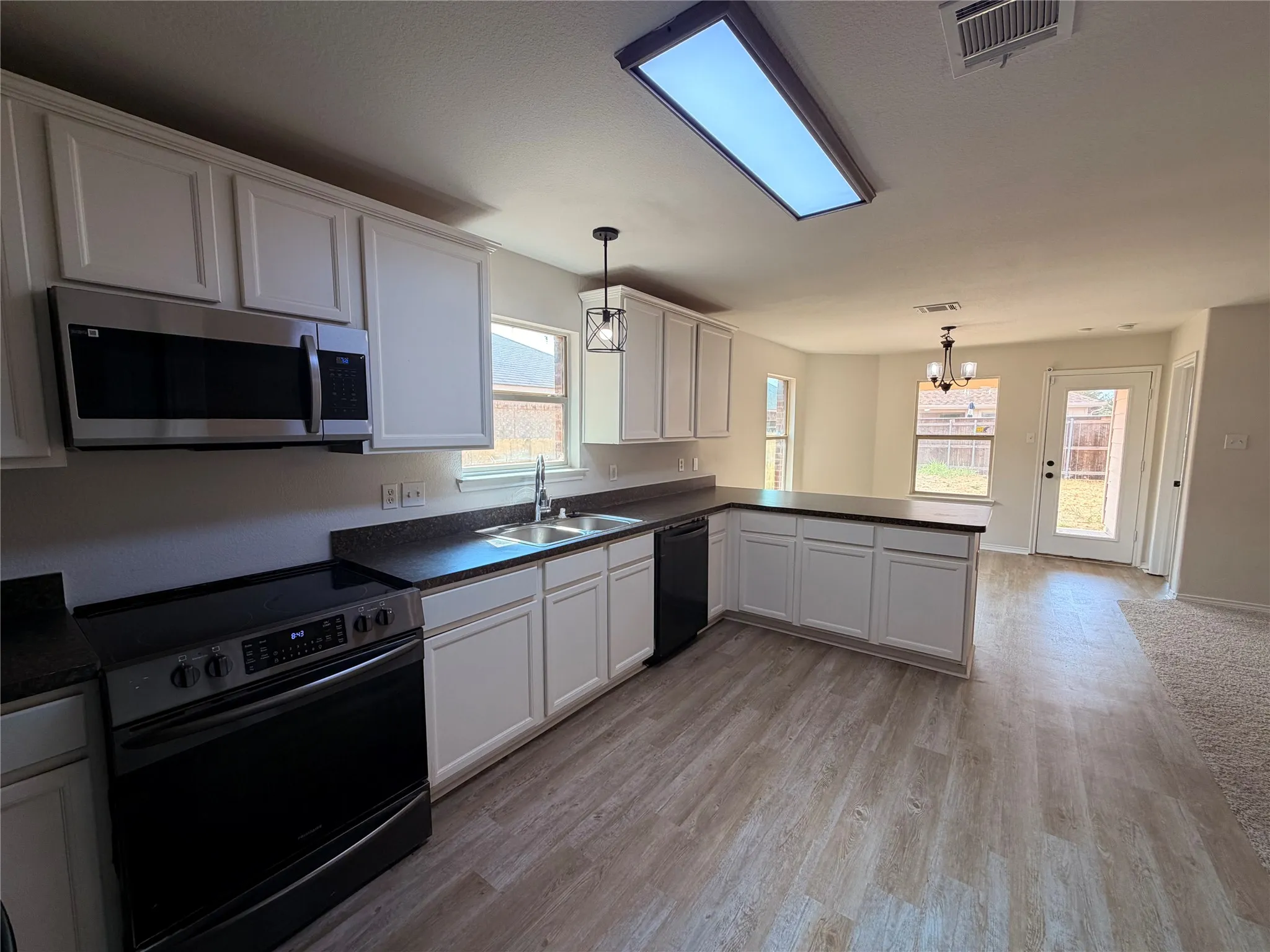 Single Family Residence For Sale in Kaufman County , 2011 Allyson Drive, Heartland, Texas 75126, 3 Bedroom, 2 Bathroom, 2 Garage spaces, 1,527 Sqft, built in 2009, mls#21371449, Real Estate Agent in Heartland, Homes For Sale in Kaufman county, Homes For Sale in Heartland, Realtor in Heartland Texas, Real Estate Brokerage Independent Realty Texas, Luminita Cordes Realtor
