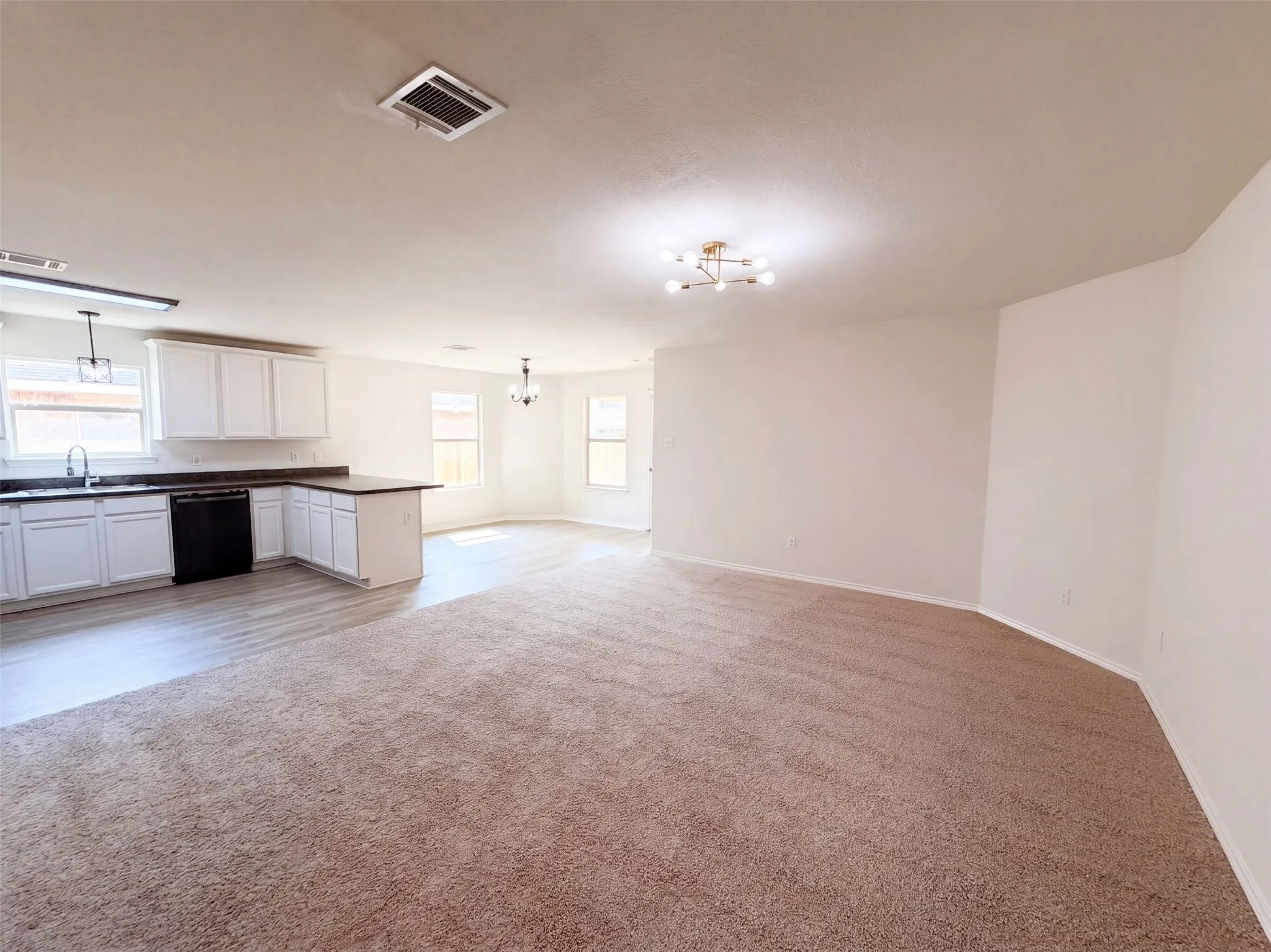 Single Family Residence For Sale in Kaufman County , 2011 Allyson Drive, Heartland, Texas 75126, 3 Bedroom, 2 Bathroom, 2 Garage spaces, 1,527 Sqft, built in 2009, mls#21371449, Real Estate Agent in Heartland, Homes For Sale in Kaufman county, Homes For Sale in Heartland, Realtor in Heartland Texas, Real Estate Brokerage Independent Realty Texas, Luminita Cordes Realtor