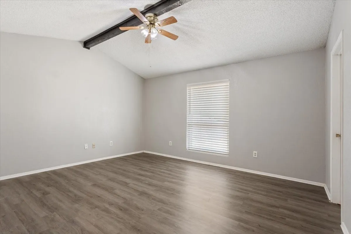 Single Family Residence For Sale in Mc Lennan County , 928 Vail Highlands, Hewitt, Texas 76643, 3 Bedroom, 2 Bathroom, 2 Garage spaces, 1,554 Sqft, built in 1983, mls#21370253, Real Estate Agent in Hewitt, Homes For Sale in Mc Lennan county, Homes For Sale in Hewitt, Realtor in Hewitt Texas, Real Estate Brokerage Independent Realty Texas, Luminita Cordes Realtor