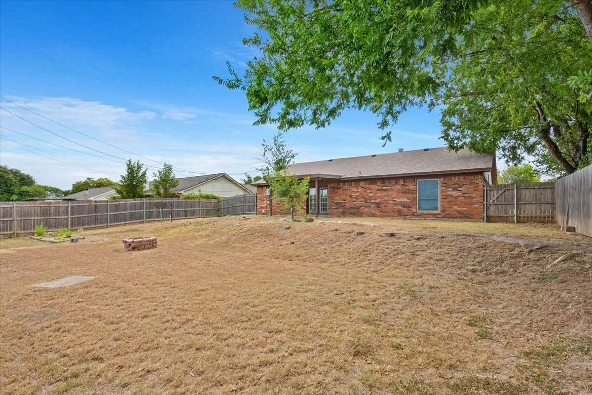 Single Family Residence For Sale in Mc Lennan County , 928 Vail Highlands, Hewitt, Texas 76643, 3 Bedroom, 2 Bathroom, 2 Garage spaces, 1,554 Sqft, built in 1983, mls#21370253, Real Estate Agent in Hewitt, Homes For Sale in Mc Lennan county, Homes For Sale in Hewitt, Realtor in Hewitt Texas, Real Estate Brokerage Independent Realty Texas, Luminita Cordes Realtor
