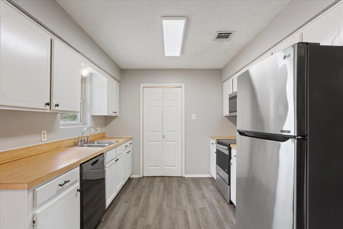 Single Family Residence For Sale in Mc Lennan County , 928 Vail Highlands, Hewitt, Texas 76643, 3 Bedroom, 2 Bathroom, 2 Garage spaces, 1,554 Sqft, built in 1983, mls#21370253, Real Estate Agent in Hewitt, Homes For Sale in Mc Lennan county, Homes For Sale in Hewitt, Realtor in Hewitt Texas, Real Estate Brokerage Independent Realty Texas, Luminita Cordes Realtor