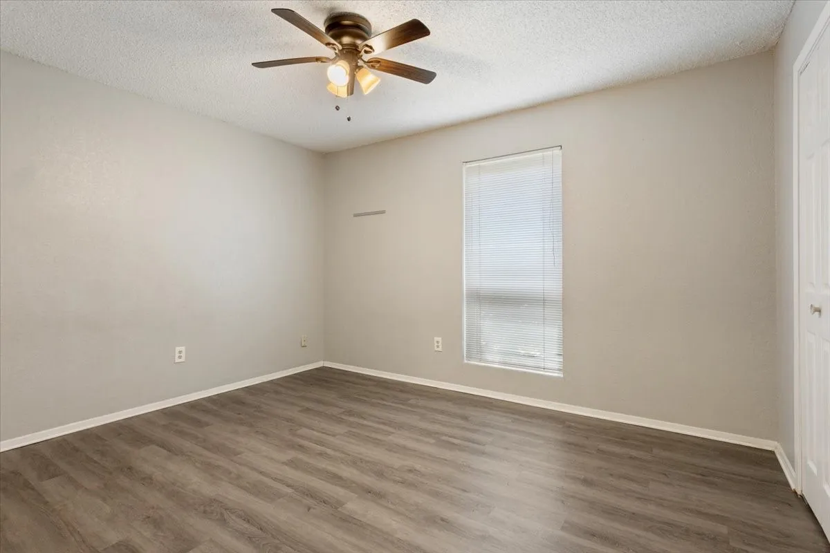 Single Family Residence For Sale in Mc Lennan County , 928 Vail Highlands, Hewitt, Texas 76643, 3 Bedroom, 2 Bathroom, 2 Garage spaces, 1,554 Sqft, built in 1983, mls#21370253, Real Estate Agent in Hewitt, Homes For Sale in Mc Lennan county, Homes For Sale in Hewitt, Realtor in Hewitt Texas, Real Estate Brokerage Independent Realty Texas, Luminita Cordes Realtor