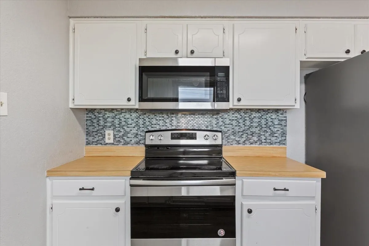Single Family Residence For Sale in Mc Lennan County , 928 Vail Highlands, Hewitt, Texas 76643, 3 Bedroom, 2 Bathroom, 2 Garage spaces, 1,554 Sqft, built in 1983, mls#21370253, Real Estate Agent in Hewitt, Homes For Sale in Mc Lennan county, Homes For Sale in Hewitt, Realtor in Hewitt Texas, Real Estate Brokerage Independent Realty Texas, Luminita Cordes Realtor
