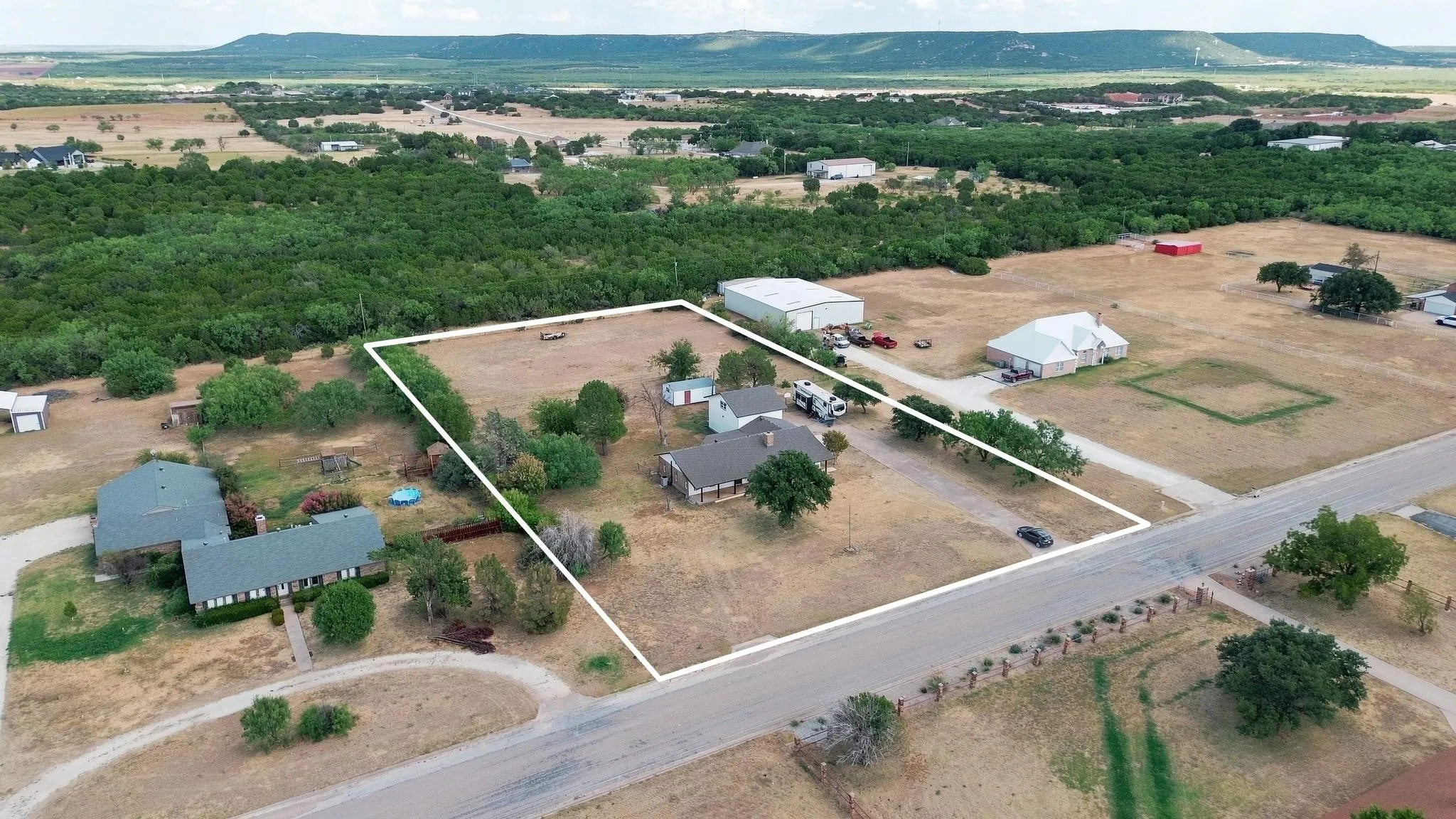 Single Family Residence For Sale in Taylor County , 141 Southfork Drive, Tuscola, Texas 79562, 4 Bedroom, 2 Bathroom, 2 Garage spaces, 2,743 Sqft, built in 1985, mls#21370750, Real Estate Agent in Tuscola, Homes For Sale in Taylor county, Homes For Sale in Tuscola, Realtor in Tuscola Texas, Real Estate Brokerage Independent Realty Texas, Luminita Cordes Realtor
