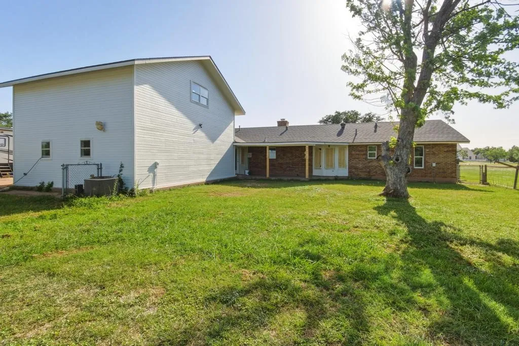 Single Family Residence For Sale in Taylor County , 141 Southfork Drive, Tuscola, Texas 79562, 4 Bedroom, 2 Bathroom, 2 Garage spaces, 2,743 Sqft, built in 1985, mls#21370750, Real Estate Agent in Tuscola, Homes For Sale in Taylor county, Homes For Sale in Tuscola, Realtor in Tuscola Texas, Real Estate Brokerage Independent Realty Texas, Luminita Cordes Realtor