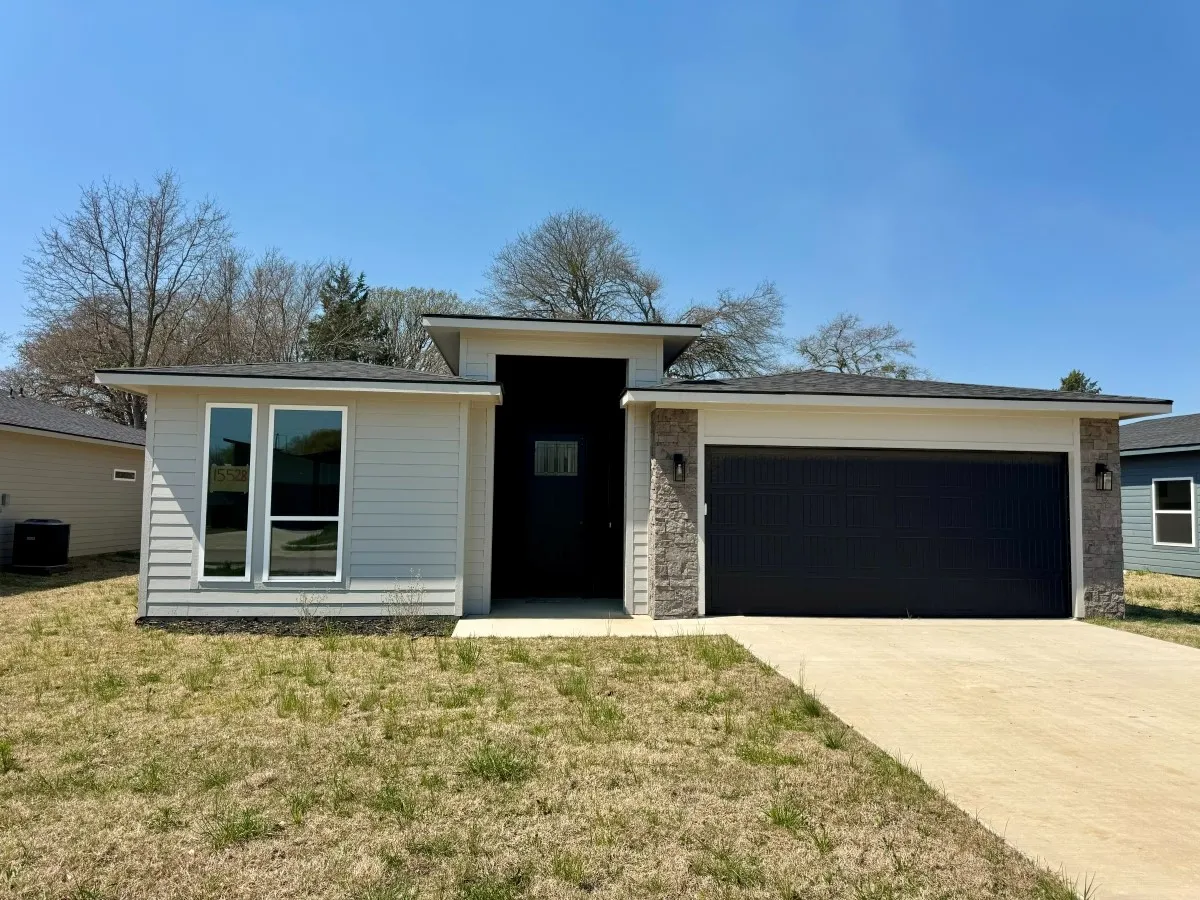 Single Family Residence For Rent in Smith County , 15528 Greenhouse Way, Lindale, Texas 75771, 3 Bedroom, 2 Bathroom, 2 Garage spaces, 1,607 Sqft, built in 2025, mls#21371462, Real Estate Agent in Lindale, Homes For Rent in Smith county, Homes For Rent in Lindale, Realtor in Lindale Texas, Real Estate Brokerage Independent Realty Texas, Luminita Cordes Realtor