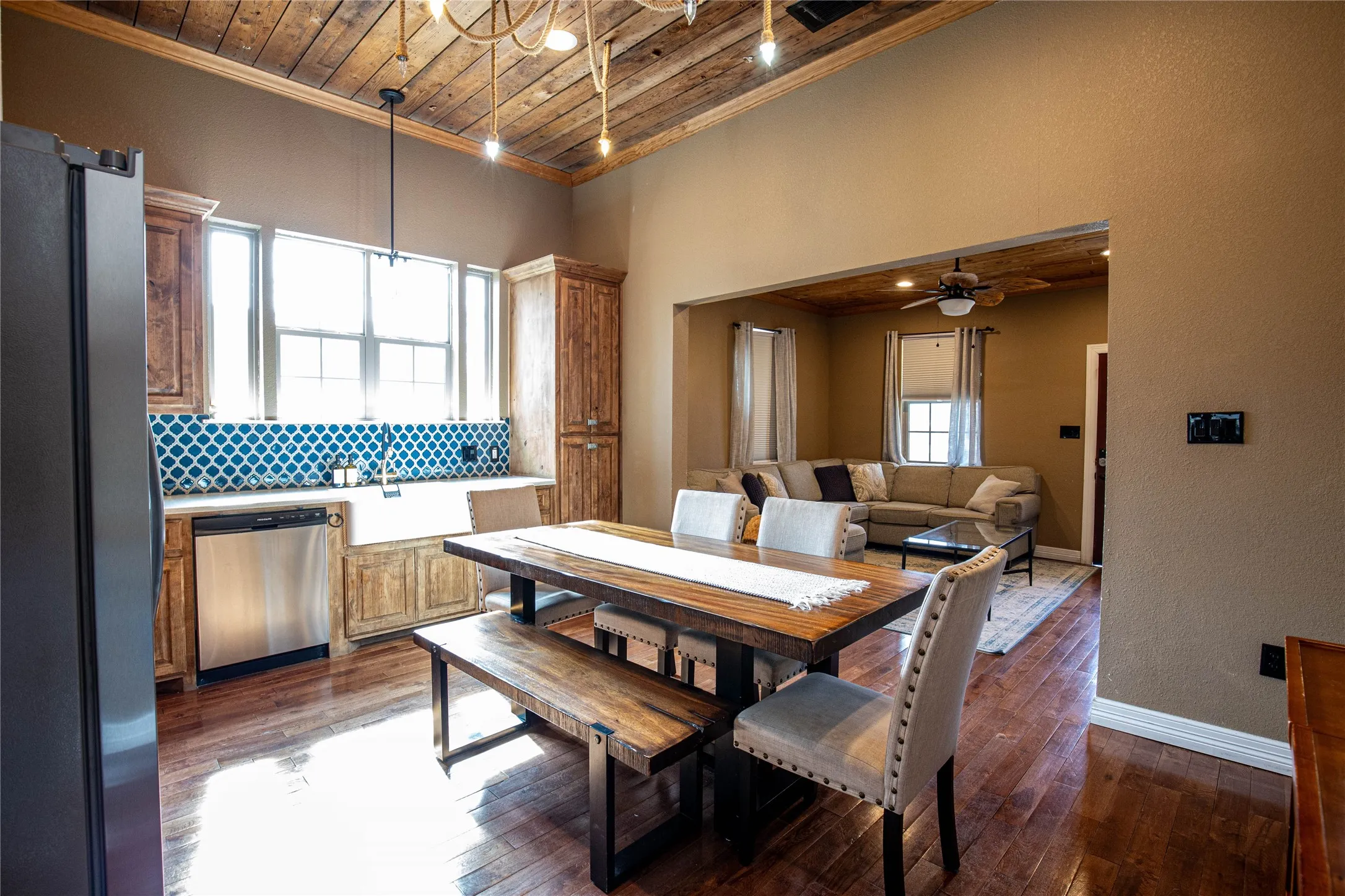 Single Family Residence For Sale in Mc Lennan County , 929 N 12th Street, Waco, Texas 76707, 3 Bedroom, 3 Bathroom, 1 Garage spaces, 1,462 Sqft, built in 1915, mls#21371453, Real Estate Agent in Waco, Homes For Sale in Mc Lennan county, Homes For Sale in Waco, Realtor in Waco Texas, Real Estate Brokerage Independent Realty Texas, Luminita Cordes Realtor