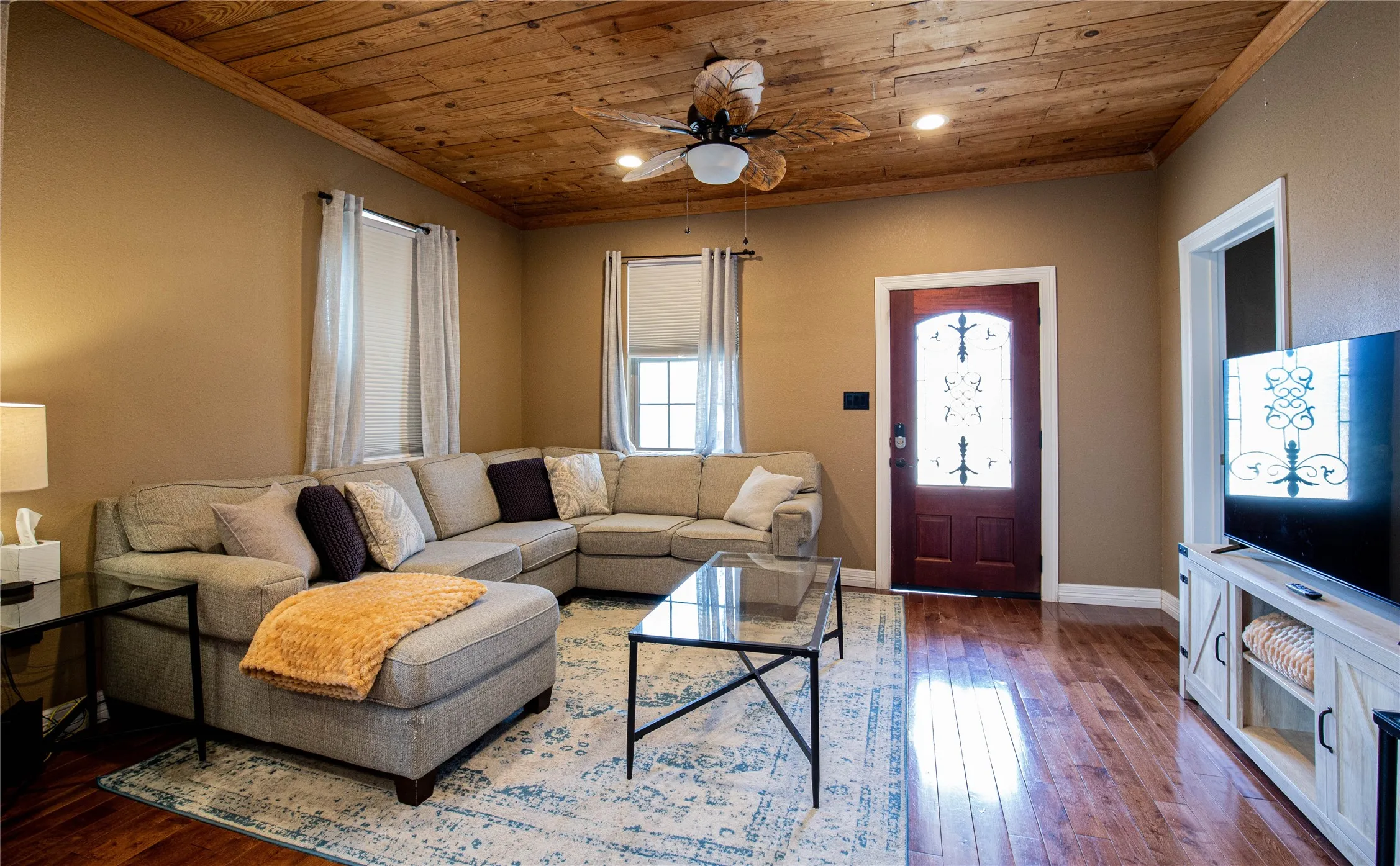Single Family Residence For Sale in Mc Lennan County , 929 N 12th Street, Waco, Texas 76707, 3 Bedroom, 3 Bathroom, 1 Garage spaces, 1,462 Sqft, built in 1915, mls#21371453, Real Estate Agent in Waco, Homes For Sale in Mc Lennan county, Homes For Sale in Waco, Realtor in Waco Texas, Real Estate Brokerage Independent Realty Texas, Luminita Cordes Realtor
