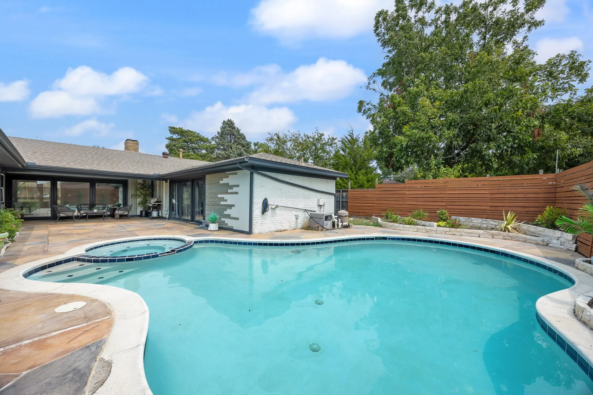 Single Family Residence For Sale in Dallas County , 1702 Baltimore Drive, Richardson, Texas 75081, 4 Bedroom, 3 Bathroom, 2 Garage spaces, 2,178 Sqft, built in 1973, mls#21370679, Real Estate Agent in Richardson, Homes For Sale in Dallas county, Homes For Sale in Richardson, Realtor in Richardson Texas, Real Estate Brokerage Independent Realty Texas, Luminita Cordes Realtor