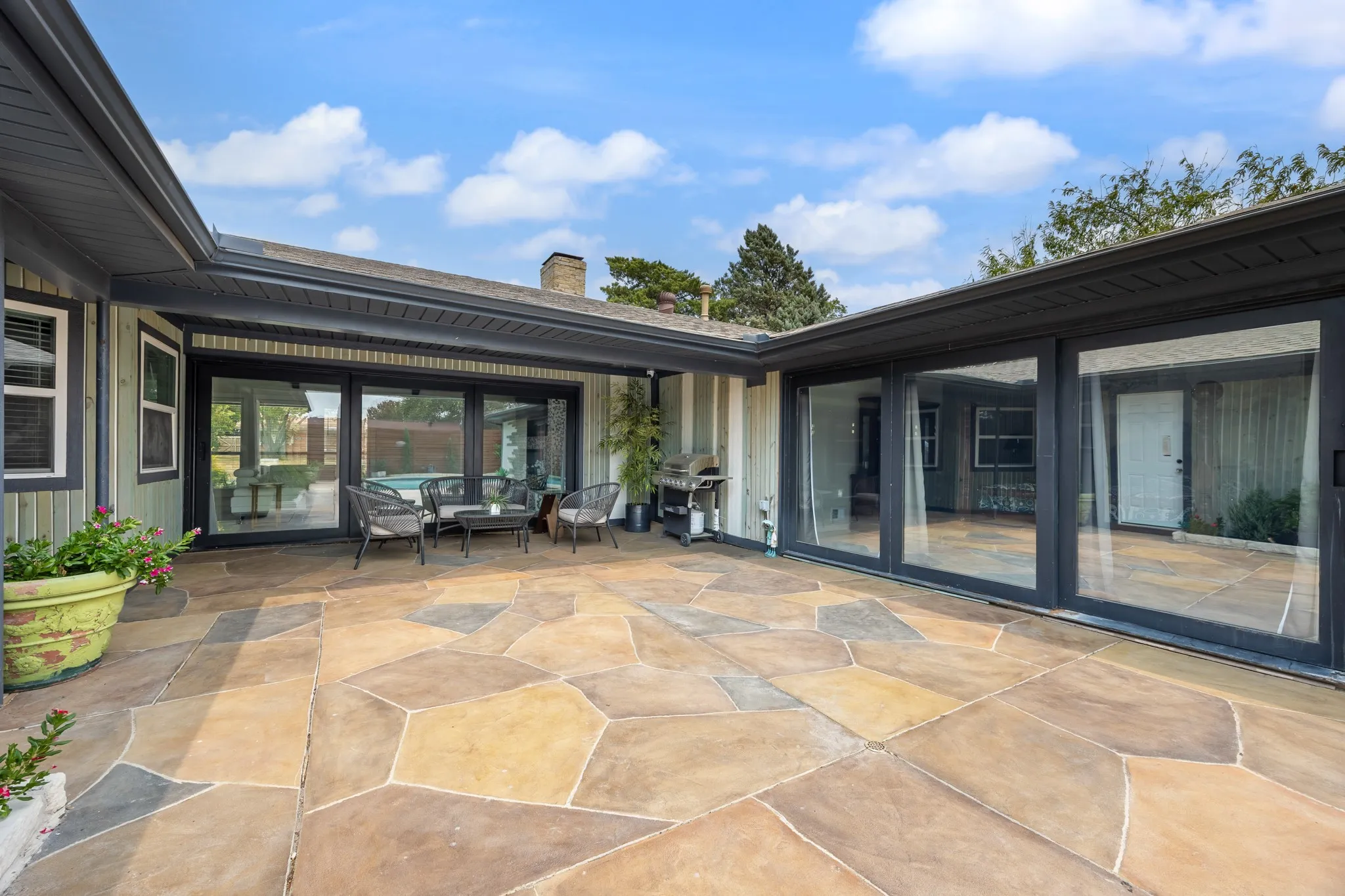 Single Family Residence For Sale in Dallas County , 1702 Baltimore Drive, Richardson, Texas 75081, 4 Bedroom, 3 Bathroom, 2 Garage spaces, 2,178 Sqft, built in 1973, mls#21370679, Real Estate Agent in Richardson, Homes For Sale in Dallas county, Homes For Sale in Richardson, Realtor in Richardson Texas, Real Estate Brokerage Independent Realty Texas, Luminita Cordes Realtor