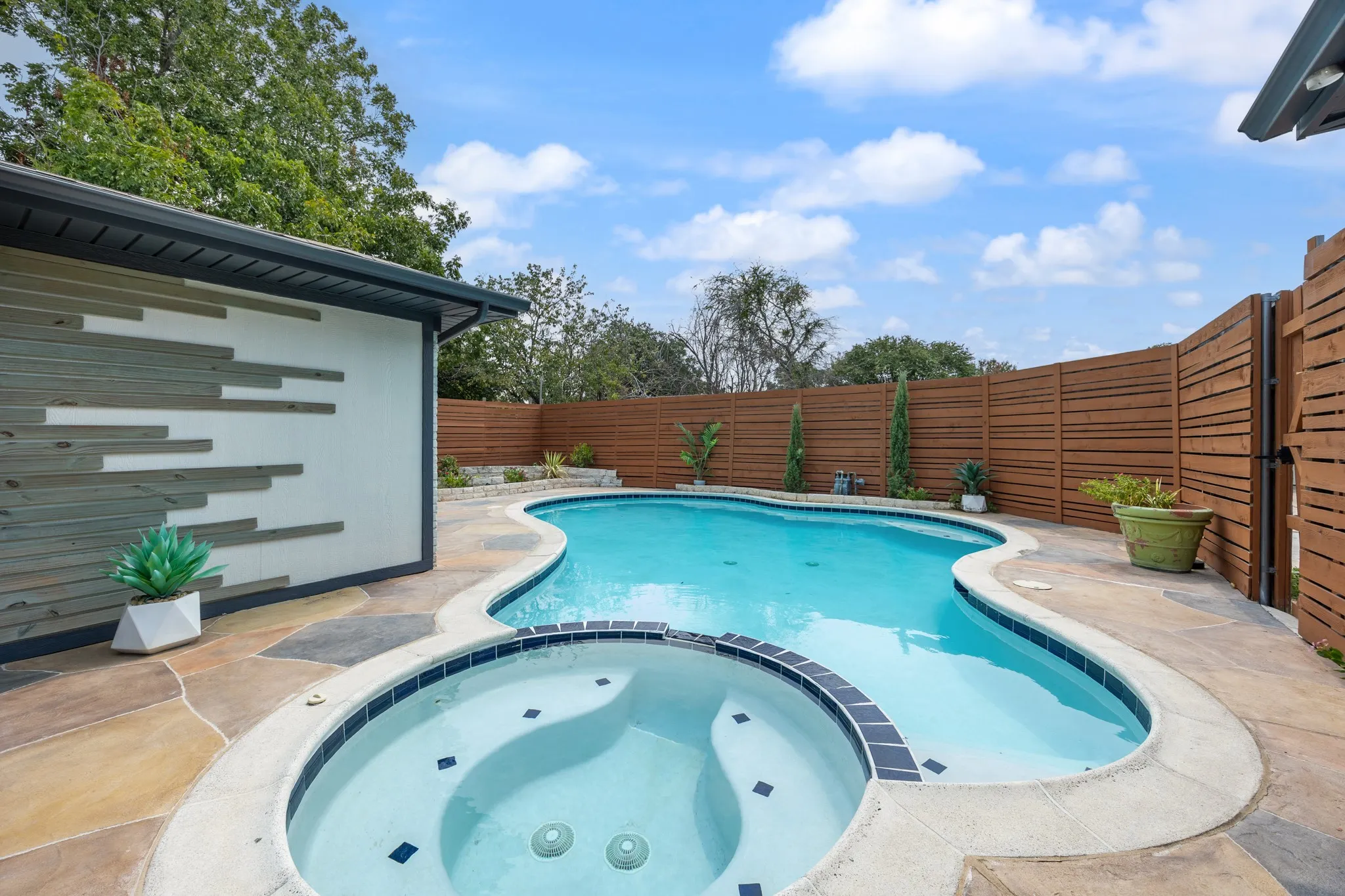 Single Family Residence For Sale in Dallas County , 1702 Baltimore Drive, Richardson, Texas 75081, 4 Bedroom, 3 Bathroom, 2 Garage spaces, 2,178 Sqft, built in 1973, mls#21370679, Real Estate Agent in Richardson, Homes For Sale in Dallas county, Homes For Sale in Richardson, Realtor in Richardson Texas, Real Estate Brokerage Independent Realty Texas, Luminita Cordes Realtor