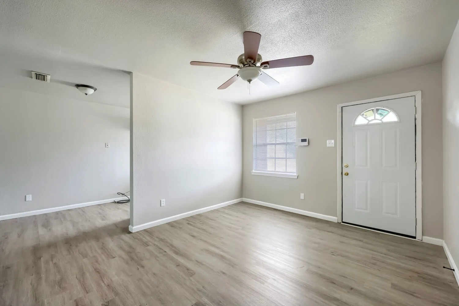 Single Family Residence For Rent in Dallas County , 267 Merribrook Trail, Duncanville, Texas 75116, 3 Bedroom, 2 Bathroom, 1 Garage spaces, 1,173 Sqft, built in 1971, mls#21371459, Real Estate Agent in Duncanville, Homes For Rent in Dallas county, Homes For Rent in Duncanville, Realtor in Duncanville Texas, Real Estate Brokerage Independent Realty Texas, Luminita Cordes Realtor