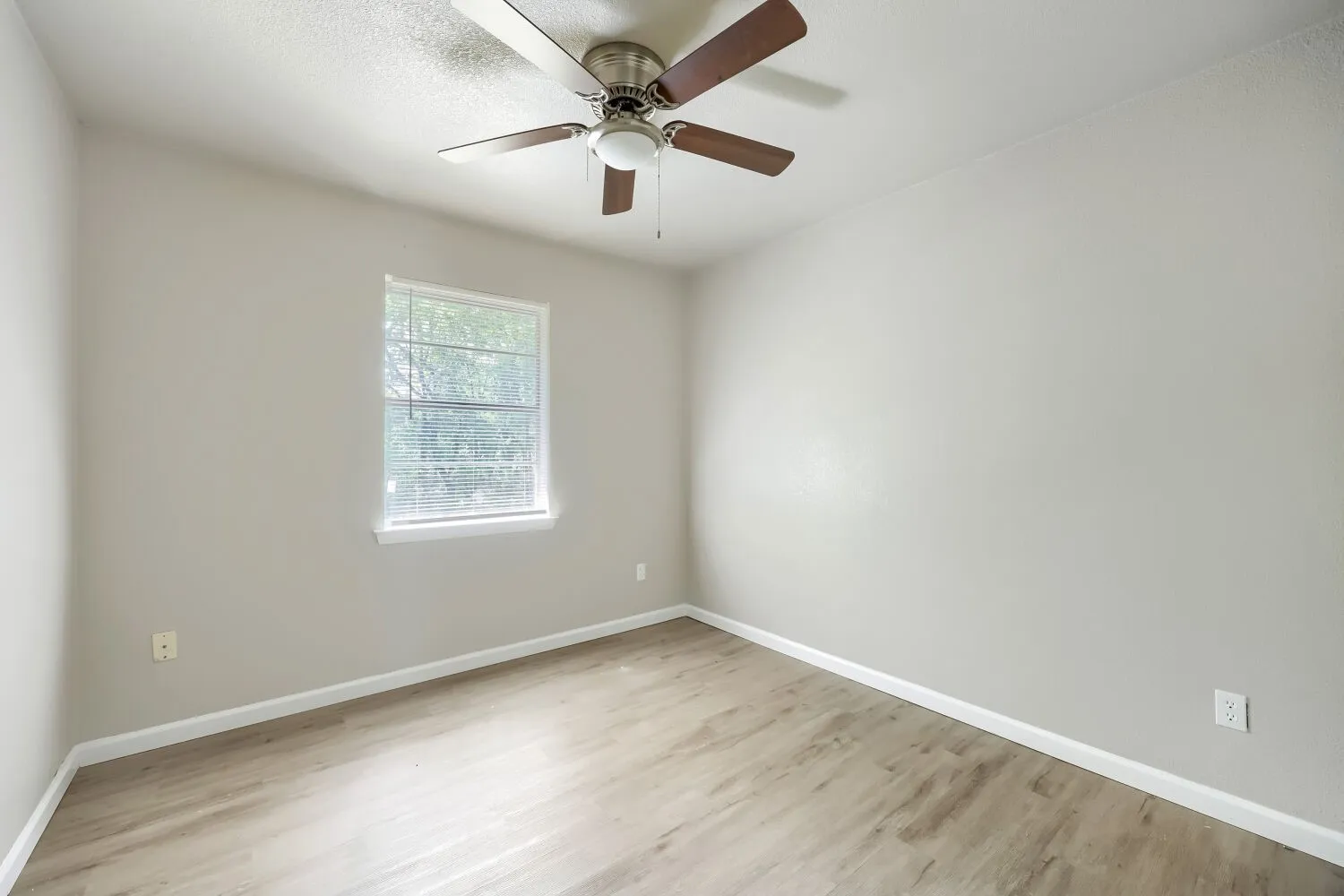 Single Family Residence For Rent in Dallas County , 267 Merribrook Trail, Duncanville, Texas 75116, 3 Bedroom, 2 Bathroom, 1 Garage spaces, 1,173 Sqft, built in 1971, mls#21371459, Real Estate Agent in Duncanville, Homes For Rent in Dallas county, Homes For Rent in Duncanville, Realtor in Duncanville Texas, Real Estate Brokerage Independent Realty Texas, Luminita Cordes Realtor