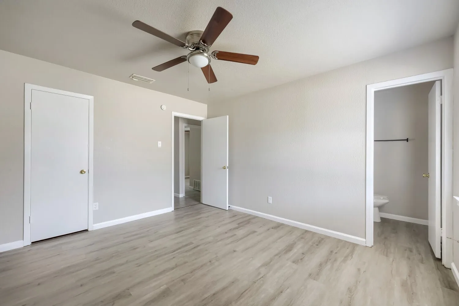 Single Family Residence For Rent in Dallas County , 267 Merribrook Trail, Duncanville, Texas 75116, 3 Bedroom, 2 Bathroom, 1 Garage spaces, 1,173 Sqft, built in 1971, mls#21371459, Real Estate Agent in Duncanville, Homes For Rent in Dallas county, Homes For Rent in Duncanville, Realtor in Duncanville Texas, Real Estate Brokerage Independent Realty Texas, Luminita Cordes Realtor