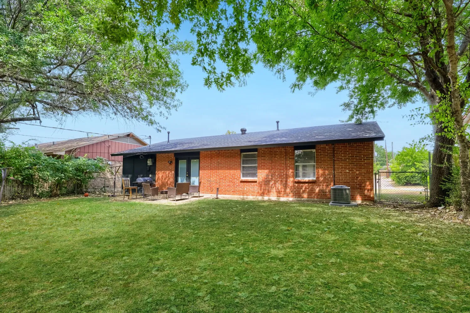 Single Family Residence For Rent in Dallas County , 267 Merribrook Trail, Duncanville, Texas 75116, 3 Bedroom, 2 Bathroom, 1 Garage spaces, 1,173 Sqft, built in 1971, mls#21371459, Real Estate Agent in Duncanville, Homes For Rent in Dallas county, Homes For Rent in Duncanville, Realtor in Duncanville Texas, Real Estate Brokerage Independent Realty Texas, Luminita Cordes Realtor