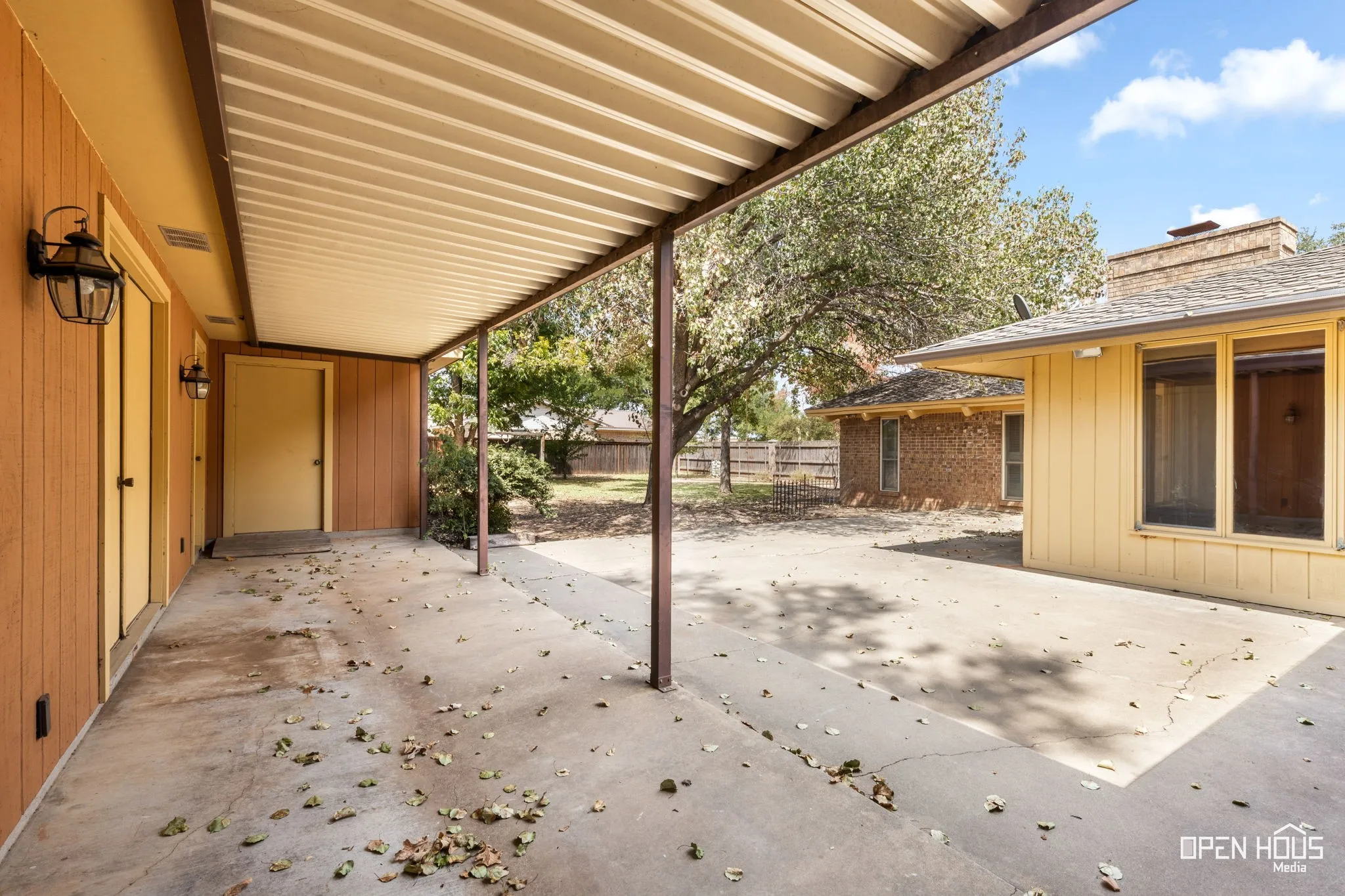 Single Family Residence For Sale in Clay County , 401 N Kay Street, Henrietta, Texas 76365, 3 Bedroom, 3 Bathroom, 3 Garage spaces, 2,645 Sqft, built in 1975, mls#21371474, Real Estate Agent in Henrietta, Homes For Sale in Clay county, Homes For Sale in Henrietta, Realtor in Henrietta Texas, Real Estate Brokerage Independent Realty Texas, Luminita Cordes Realtor