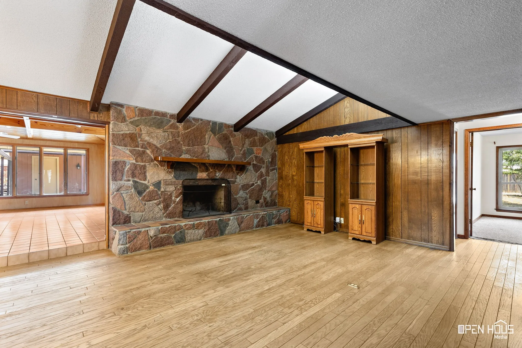 Single Family Residence For Sale in Clay County , 401 N Kay Street, Henrietta, Texas 76365, 3 Bedroom, 3 Bathroom, 3 Garage spaces, 2,645 Sqft, built in 1975, mls#21371474, Real Estate Agent in Henrietta, Homes For Sale in Clay county, Homes For Sale in Henrietta, Realtor in Henrietta Texas, Real Estate Brokerage Independent Realty Texas, Luminita Cordes Realtor