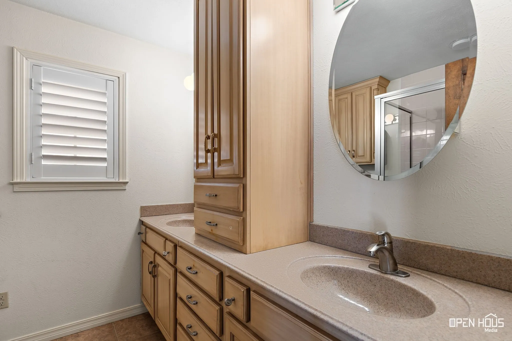 Single Family Residence For Sale in Clay County , 401 N Kay Street, Henrietta, Texas 76365, 3 Bedroom, 3 Bathroom, 3 Garage spaces, 2,645 Sqft, built in 1975, mls#21371474, Real Estate Agent in Henrietta, Homes For Sale in Clay county, Homes For Sale in Henrietta, Realtor in Henrietta Texas, Real Estate Brokerage Independent Realty Texas, Luminita Cordes Realtor