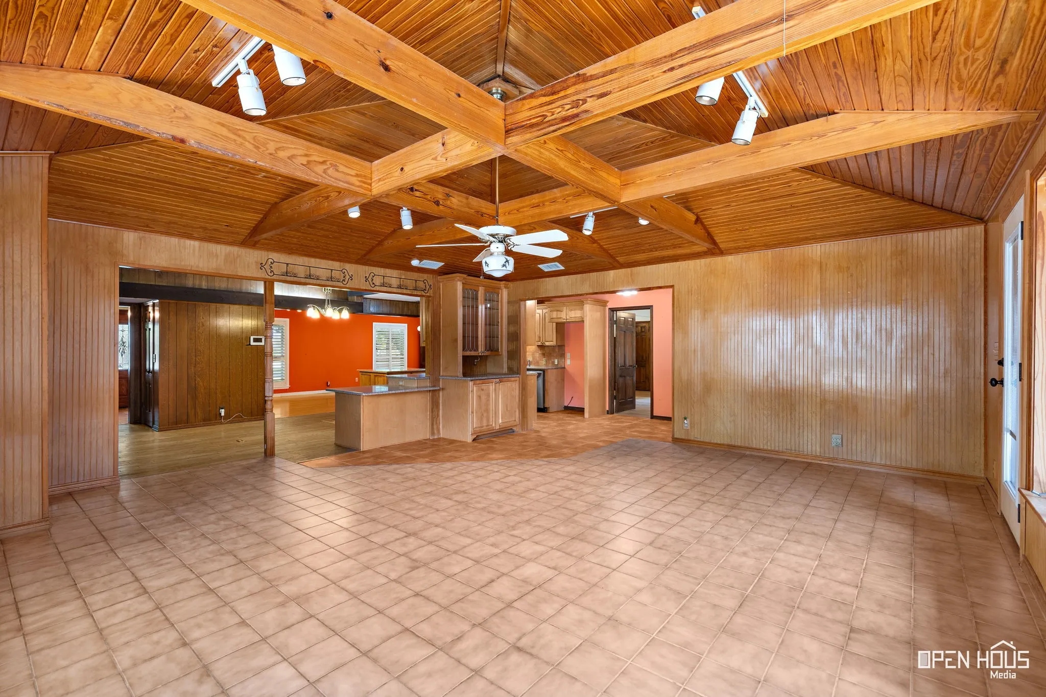 Single Family Residence For Sale in Clay County , 401 N Kay Street, Henrietta, Texas 76365, 3 Bedroom, 3 Bathroom, 3 Garage spaces, 2,645 Sqft, built in 1975, mls#21371474, Real Estate Agent in Henrietta, Homes For Sale in Clay county, Homes For Sale in Henrietta, Realtor in Henrietta Texas, Real Estate Brokerage Independent Realty Texas, Luminita Cordes Realtor