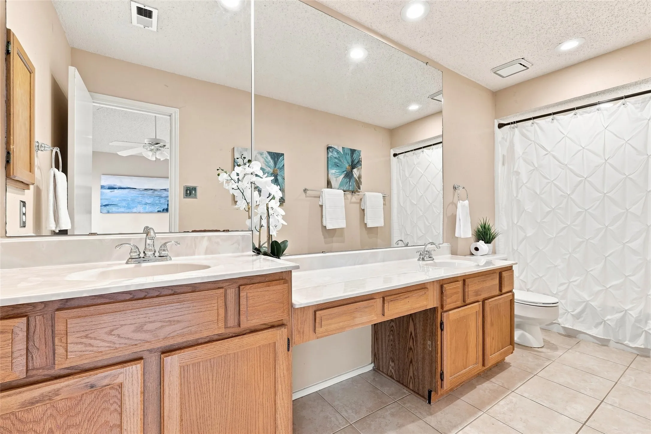 Single Family Residence For Sale in Denton County , 2923 Menlo Park Lane, Carrollton, Texas 75007, 3 Bedroom, 2 Bathroom, 2 Garage spaces, 1,840 Sqft, built in 1986, mls#21367609, Real Estate Agent in Carrollton, Homes For Sale in Denton county, Homes For Sale in Carrollton, Realtor in Carrollton Texas, Real Estate Brokerage Independent Realty Texas, Luminita Cordes Realtor