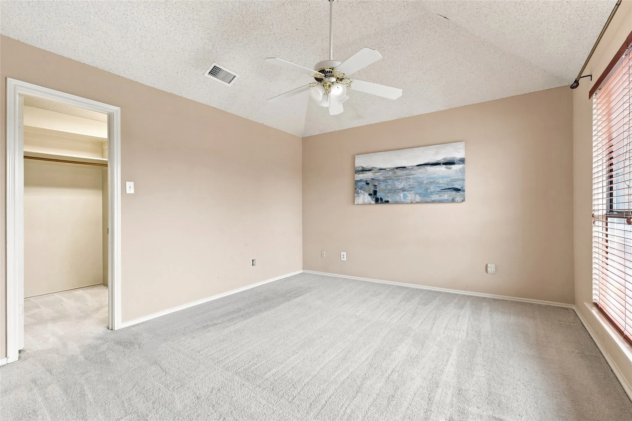 Single Family Residence For Sale in Denton County , 2923 Menlo Park Lane, Carrollton, Texas 75007, 3 Bedroom, 2 Bathroom, 2 Garage spaces, 1,840 Sqft, built in 1986, mls#21367609, Real Estate Agent in Carrollton, Homes For Sale in Denton county, Homes For Sale in Carrollton, Realtor in Carrollton Texas, Real Estate Brokerage Independent Realty Texas, Luminita Cordes Realtor