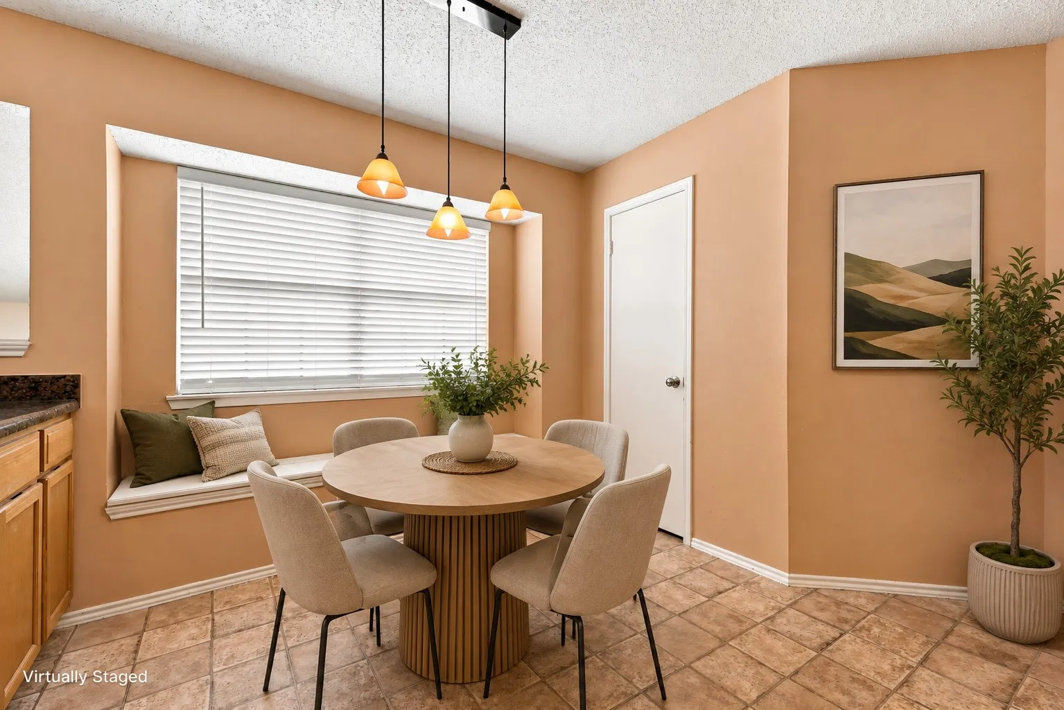 Single Family Residence For Sale in Denton County , 2923 Menlo Park Lane, Carrollton, Texas 75007, 3 Bedroom, 2 Bathroom, 2 Garage spaces, 1,840 Sqft, built in 1986, mls#21367609, Real Estate Agent in Carrollton, Homes For Sale in Denton county, Homes For Sale in Carrollton, Realtor in Carrollton Texas, Real Estate Brokerage Independent Realty Texas, Luminita Cordes Realtor