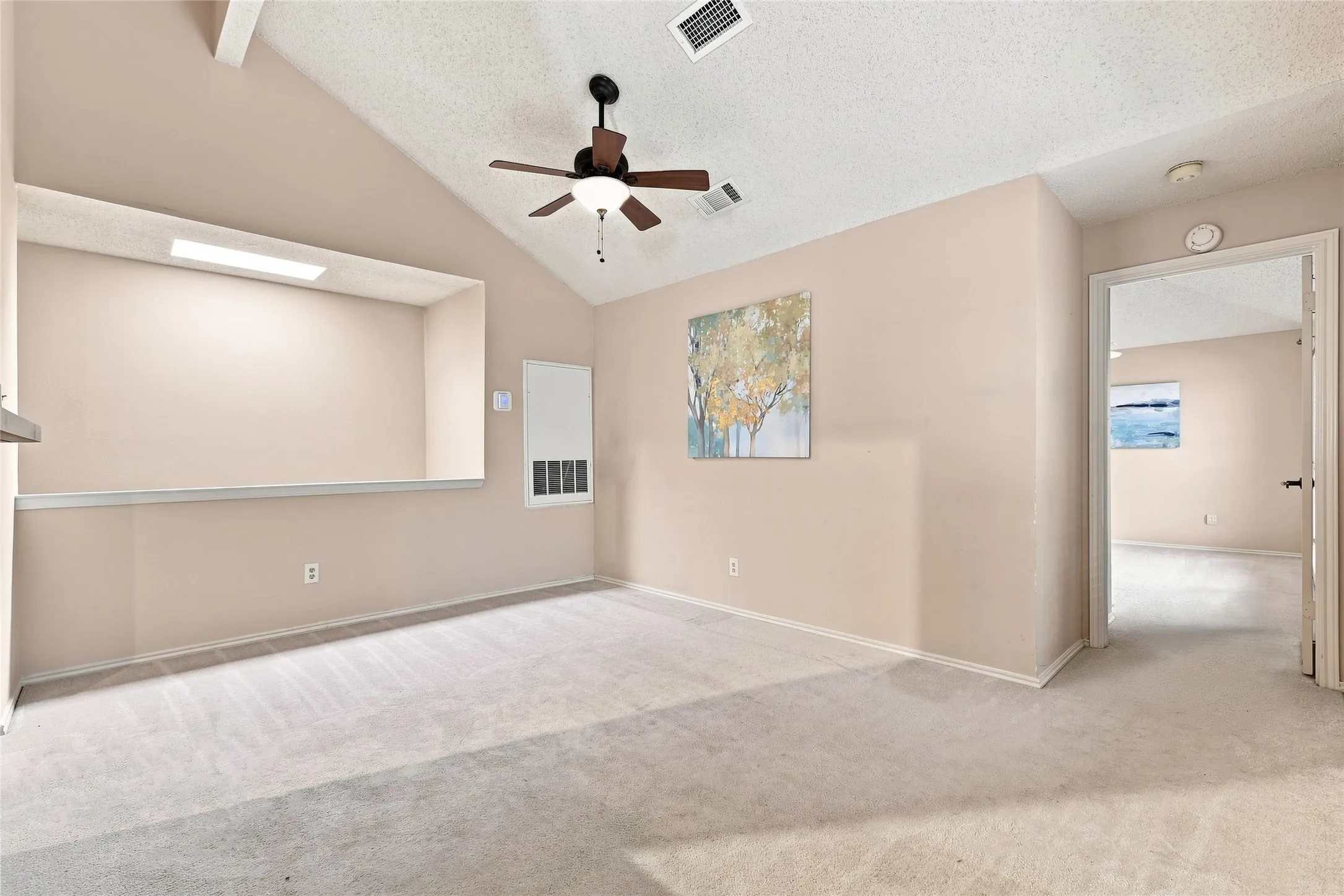 Single Family Residence For Sale in Denton County , 2923 Menlo Park Lane, Carrollton, Texas 75007, 3 Bedroom, 2 Bathroom, 2 Garage spaces, 1,840 Sqft, built in 1986, mls#21367609, Real Estate Agent in Carrollton, Homes For Sale in Denton county, Homes For Sale in Carrollton, Realtor in Carrollton Texas, Real Estate Brokerage Independent Realty Texas, Luminita Cordes Realtor