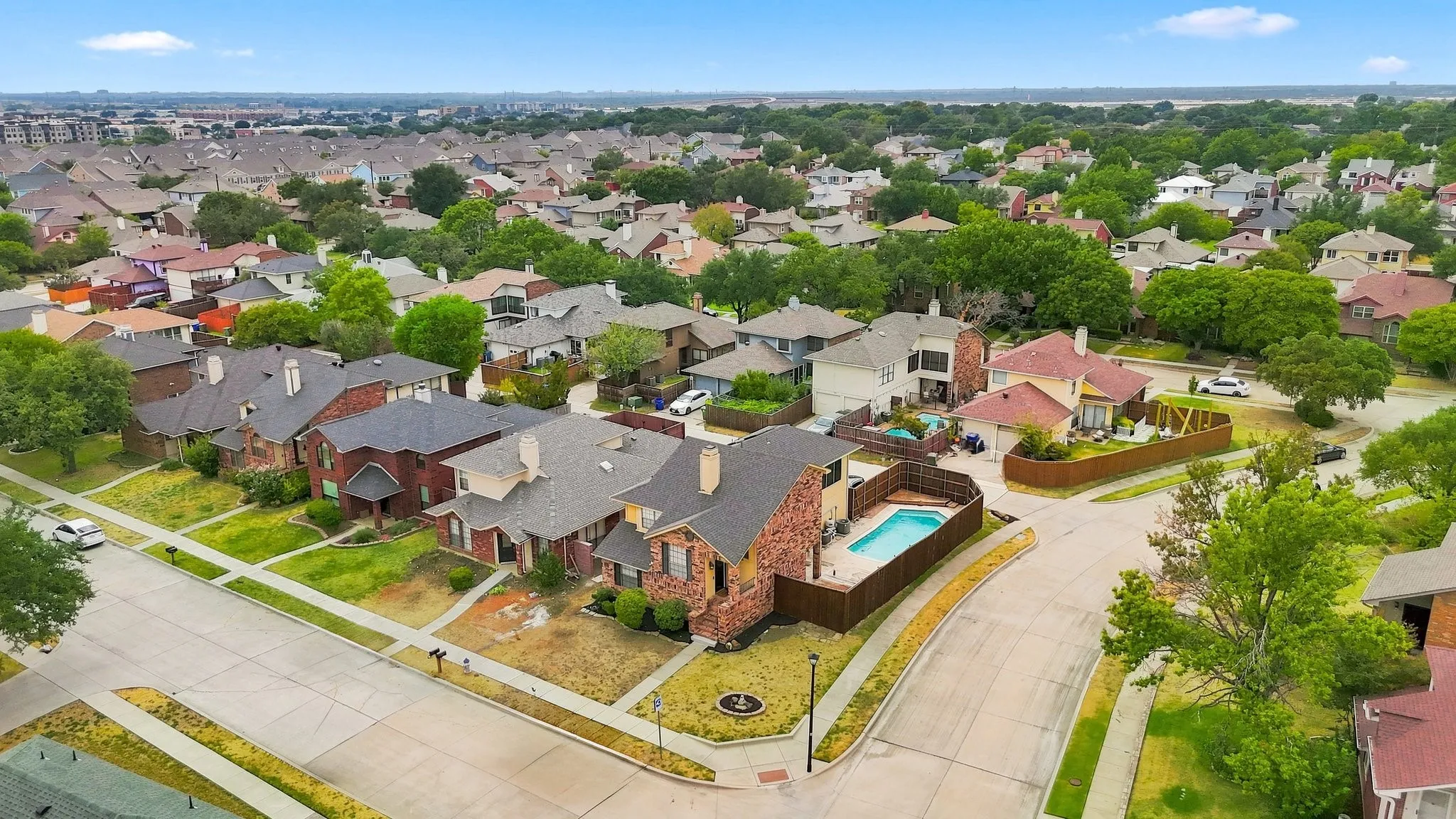 Single Family Residence For Sale in Denton County , 2923 Menlo Park Lane, Carrollton, Texas 75007, 3 Bedroom, 2 Bathroom, 2 Garage spaces, 1,840 Sqft, built in 1986, mls#21367609, Real Estate Agent in Carrollton, Homes For Sale in Denton county, Homes For Sale in Carrollton, Realtor in Carrollton Texas, Real Estate Brokerage Independent Realty Texas, Luminita Cordes Realtor